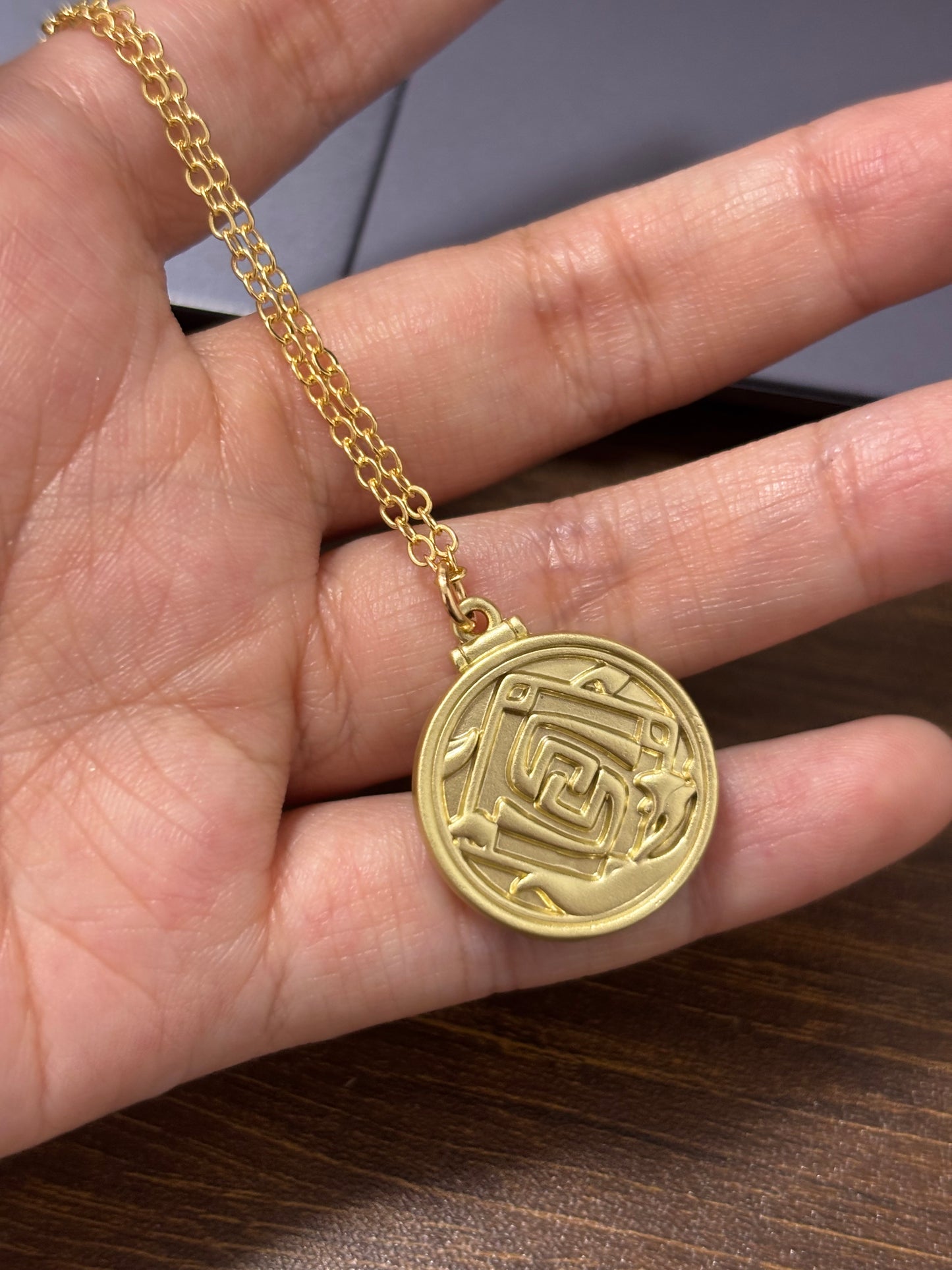 Zhong Li Genshin Impact Gelber Metallohrring