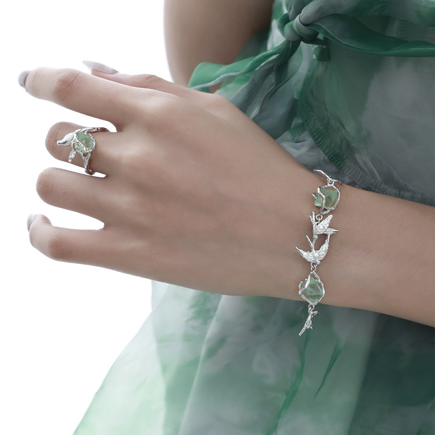 Pyroemerald-Ring mit fliegendem Vogel