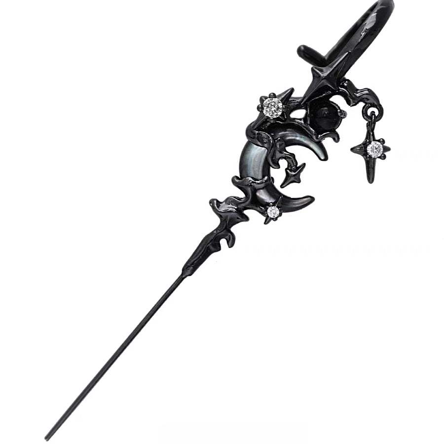 Schicke Designer-Ohrstecker mit Mond und Stern in Weiß für Damen