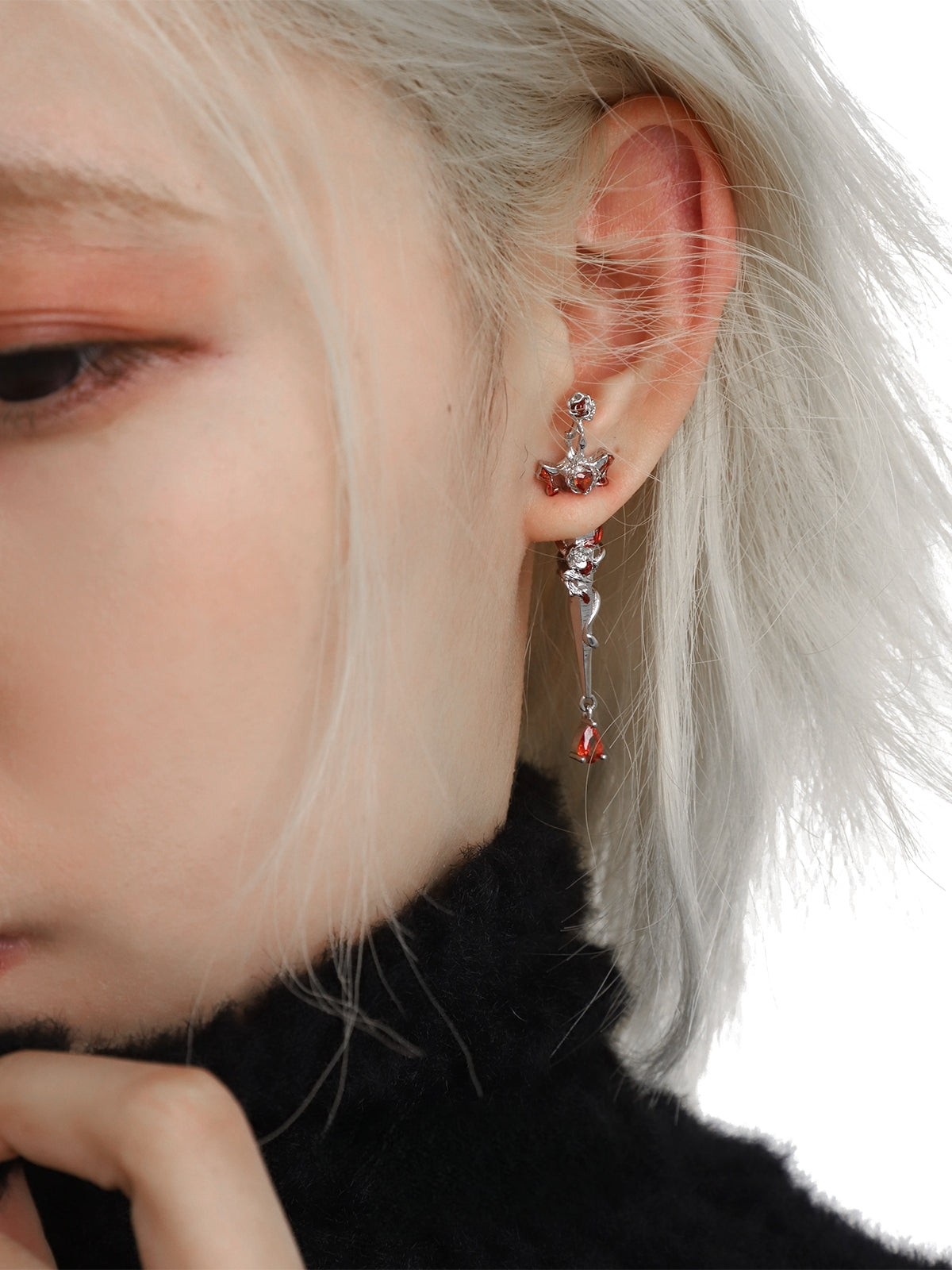 Gothic Vintage Rotes Herz Schwert Designer Ohrstecker