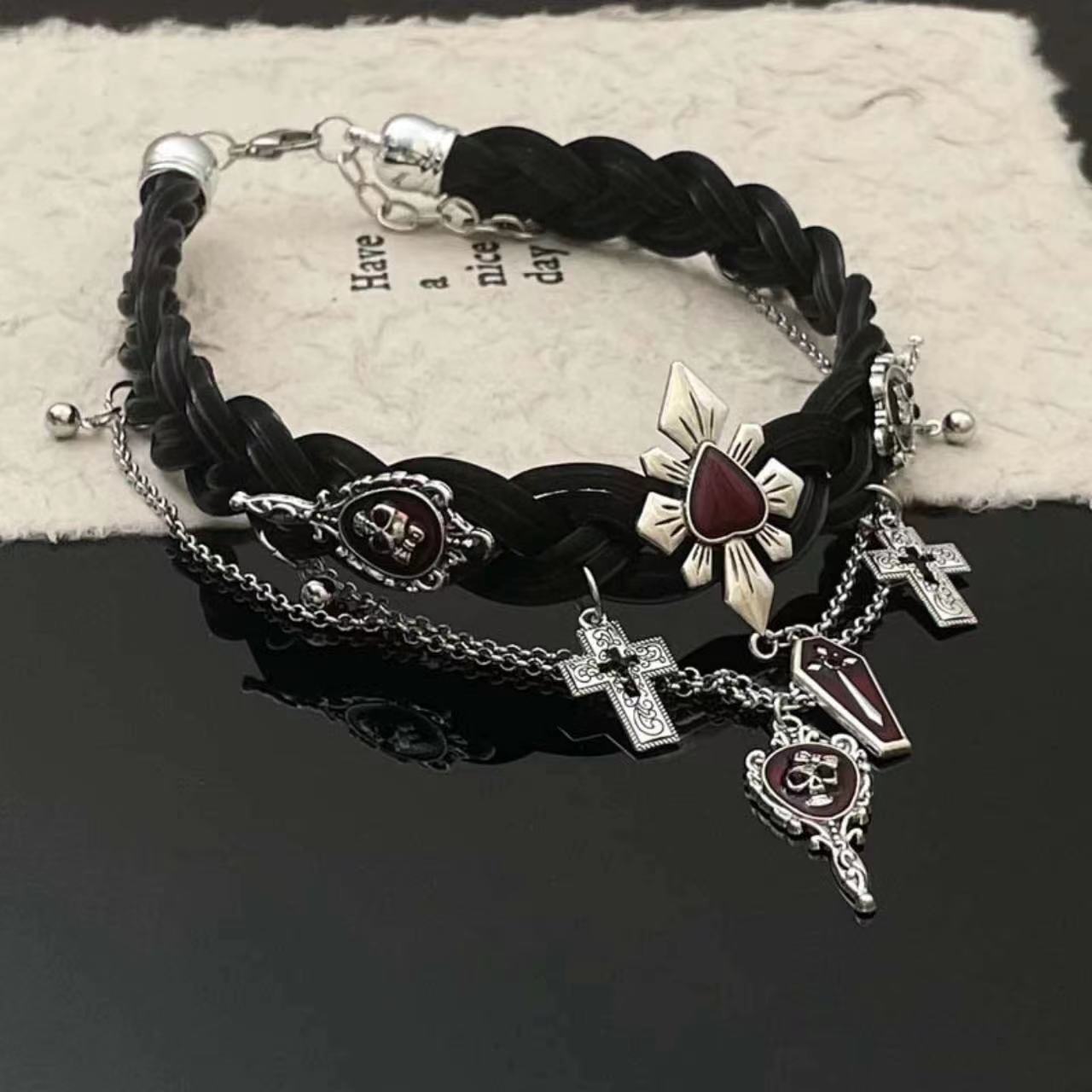 Collier Ras-du-cou Gothique Punk à Pendentifs Crâne, Croix et Glands