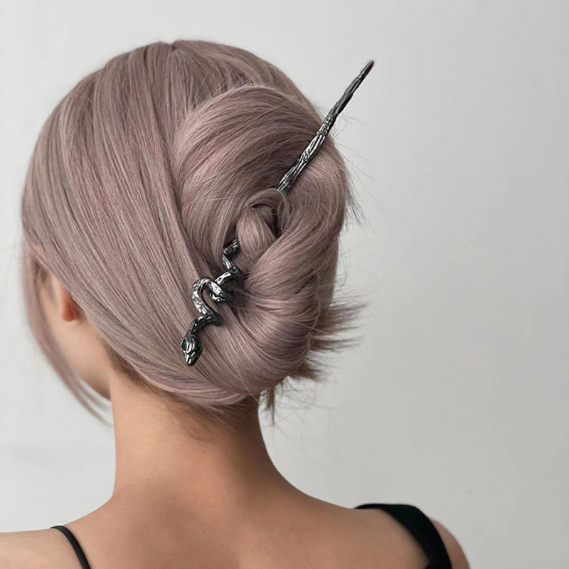 Lange Designer-Haarnadel in Schlangenform