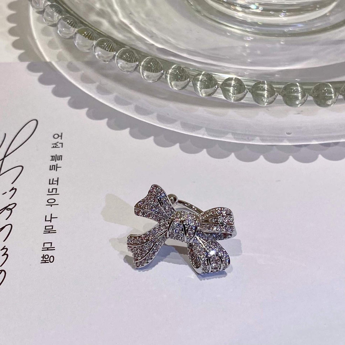 Süße Mädchen Bowknot glänzend Strass Ohr Manschette