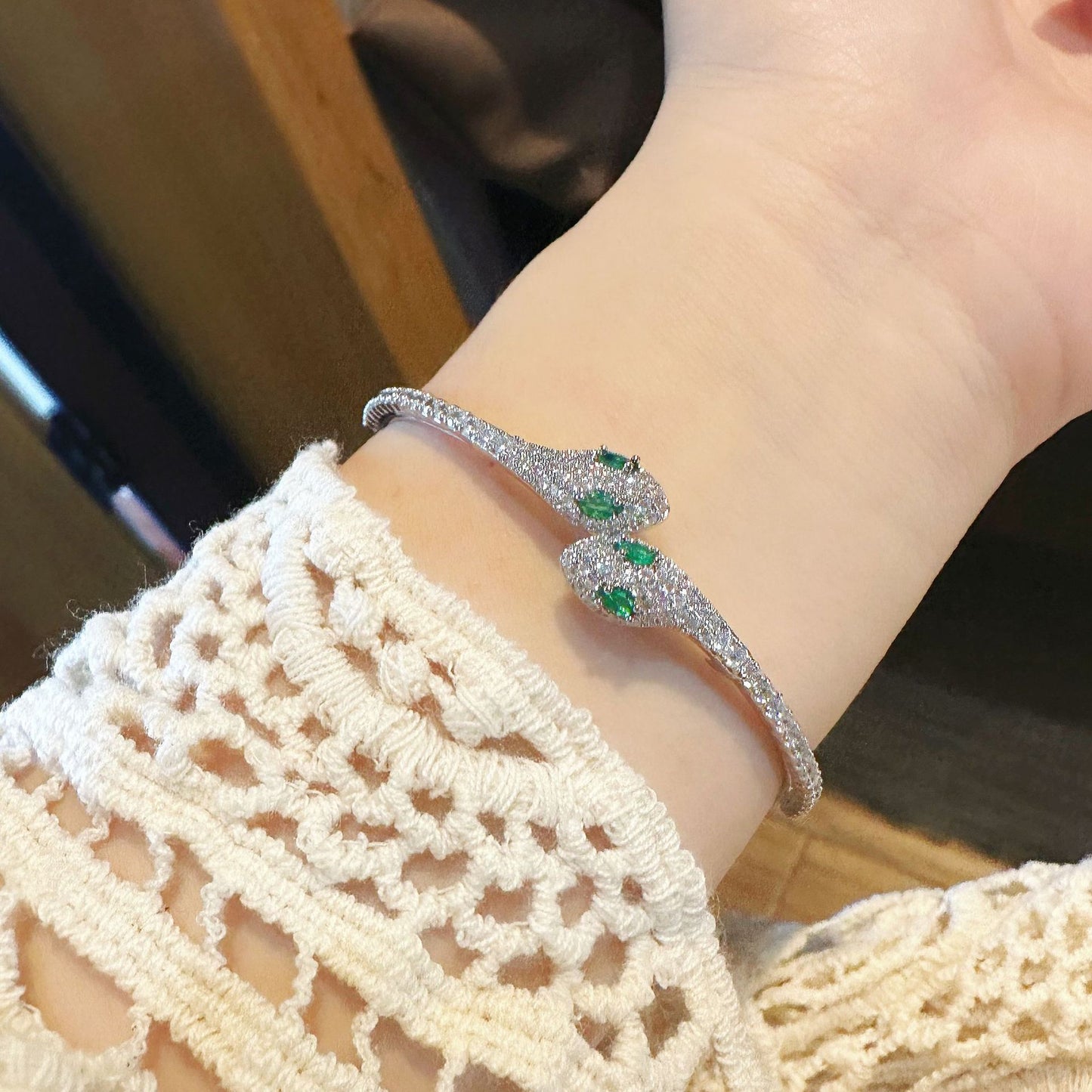 Schlangen-Strass-Grünauge-glänzendes Silberarmband