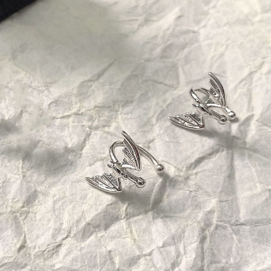 Niedlicher kleiner Unisex-Ohrclip aus Metall mit Fledermausmotiv (ein Paar)