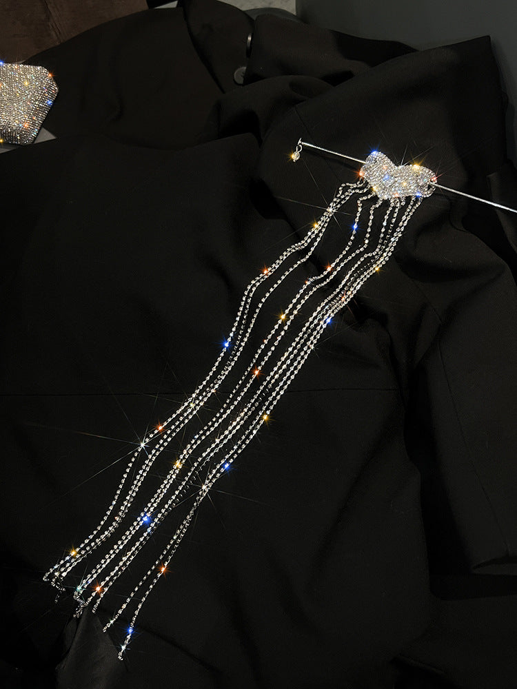 Schicke, glänzende, herzförmige Haarnadel für Damen mit Strasssteinen und superlanger Quaste