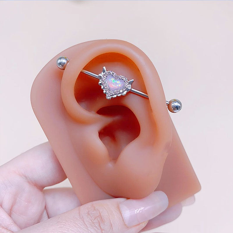 Puces d'oreilles cœur rose étincelantes en zircon