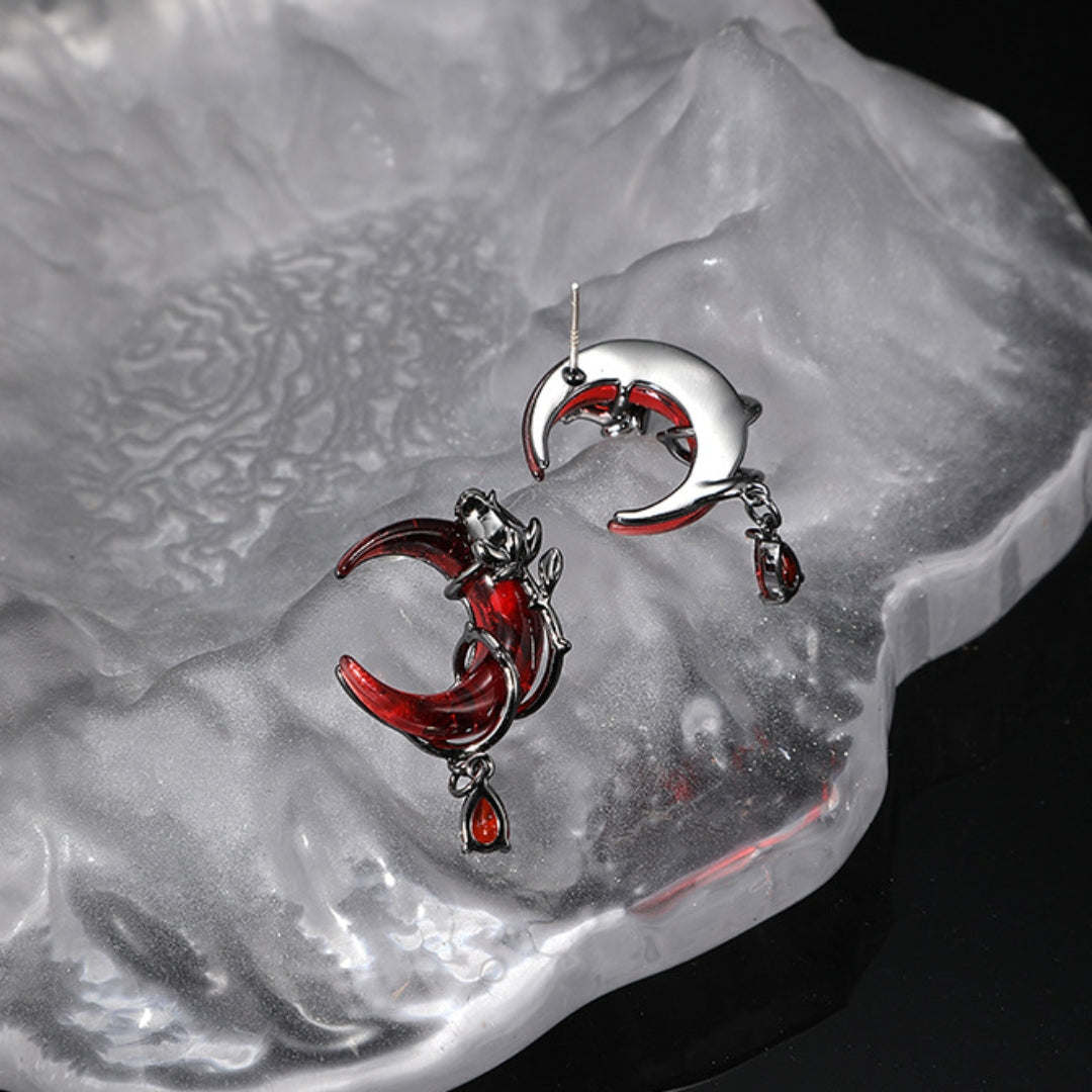 Boucles d'oreilles créoles asymétriques demi-lune rouge gothique et rose noire pour Arlecchino Genshin