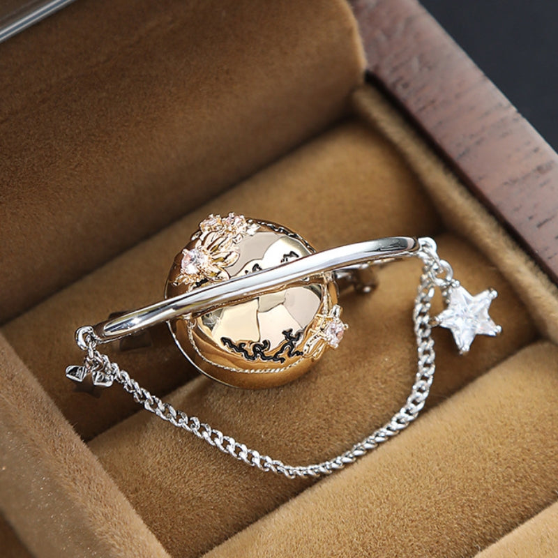 Niedliche goldene Stern-Planeten-Brosche