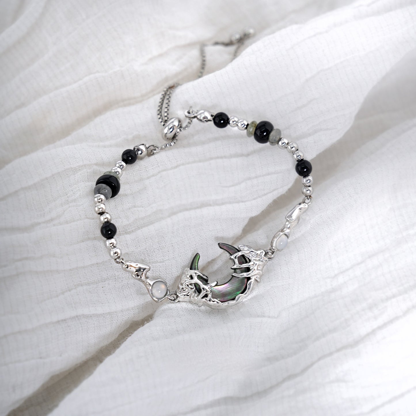 Schwarzes Designer-Armband mit Halbmond für Damen