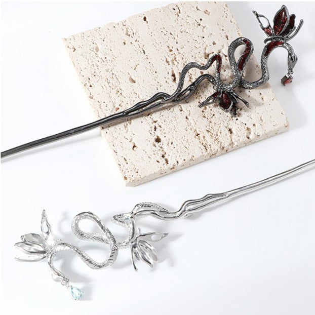 Designer Haarnadel aus Metall mit Schlangen- und Schmetterlingsmotiv