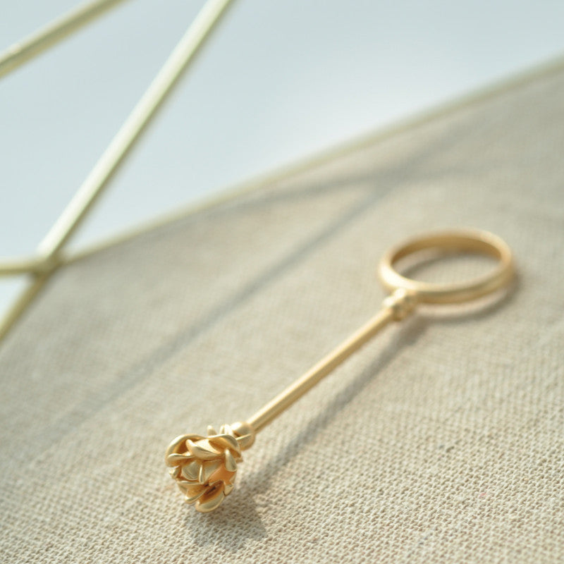 Designer Damen Ring aus Rosémetall zum Halten von Zigaretten