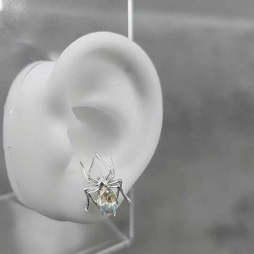 Designer-Ohrstecker mit Spinnenmotiv im Gothic-Stil