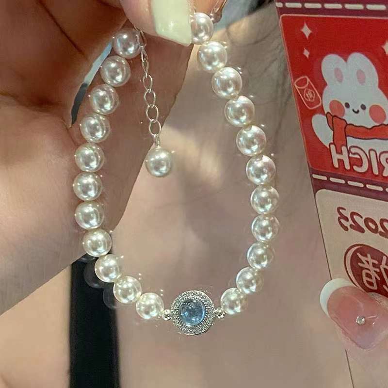 Wunderschönes Damen Perlenarmband mit blauem Strass