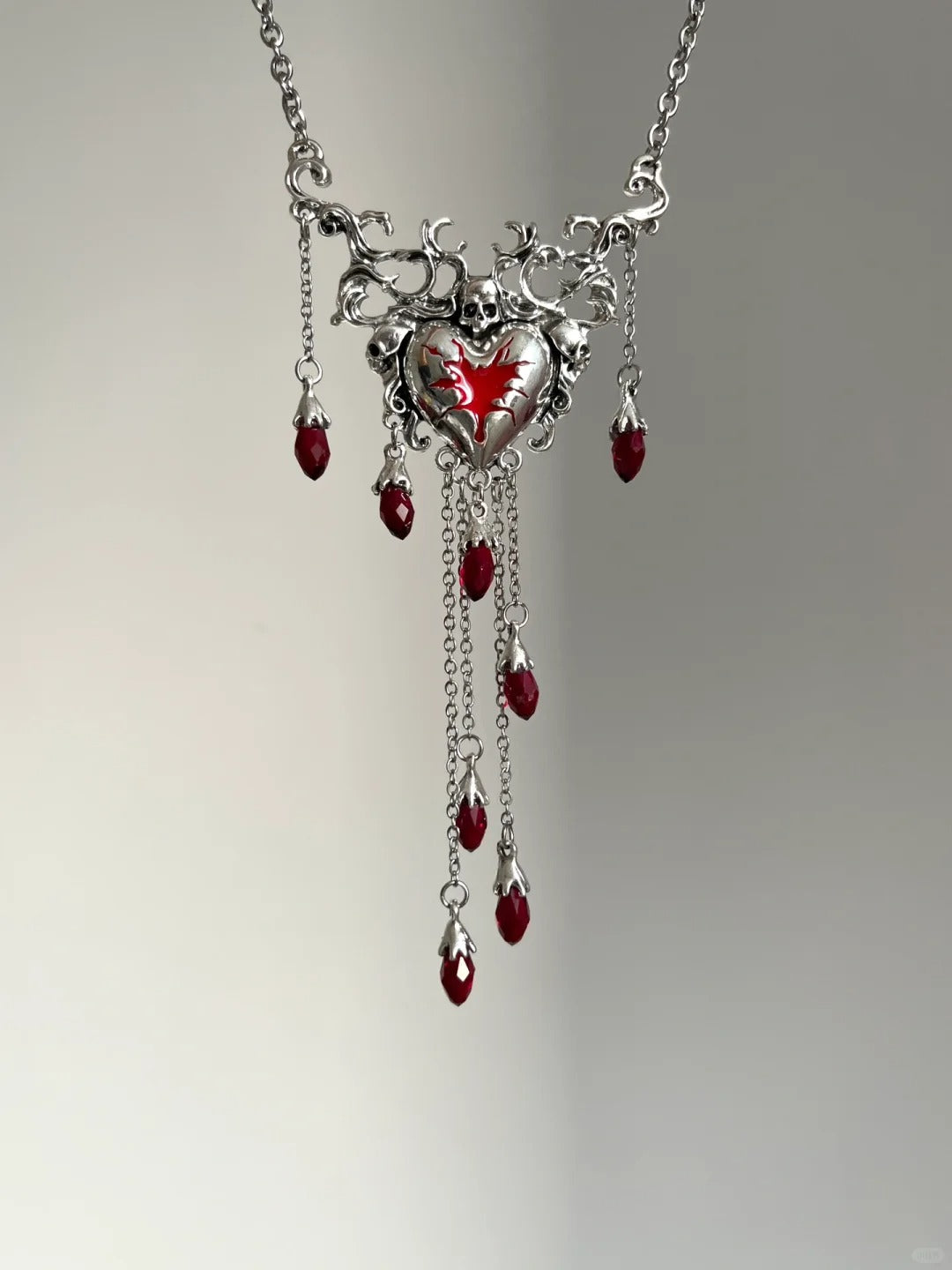 Die Hölle, das sind die anderen. Halskette