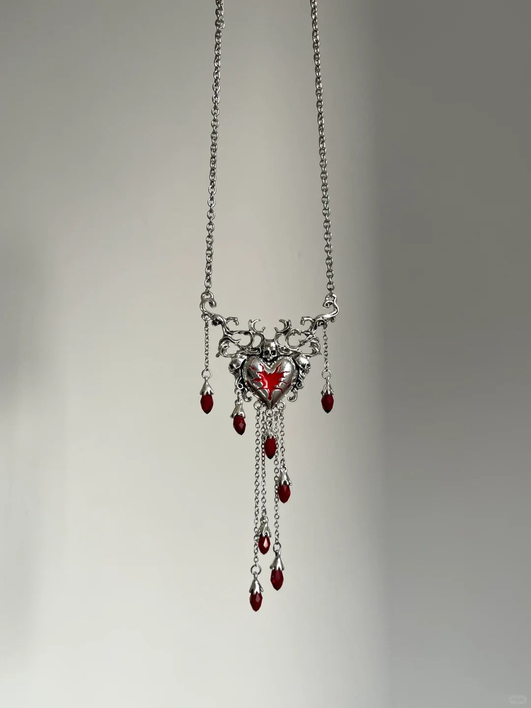 Die Hölle, das sind die anderen. Halskette