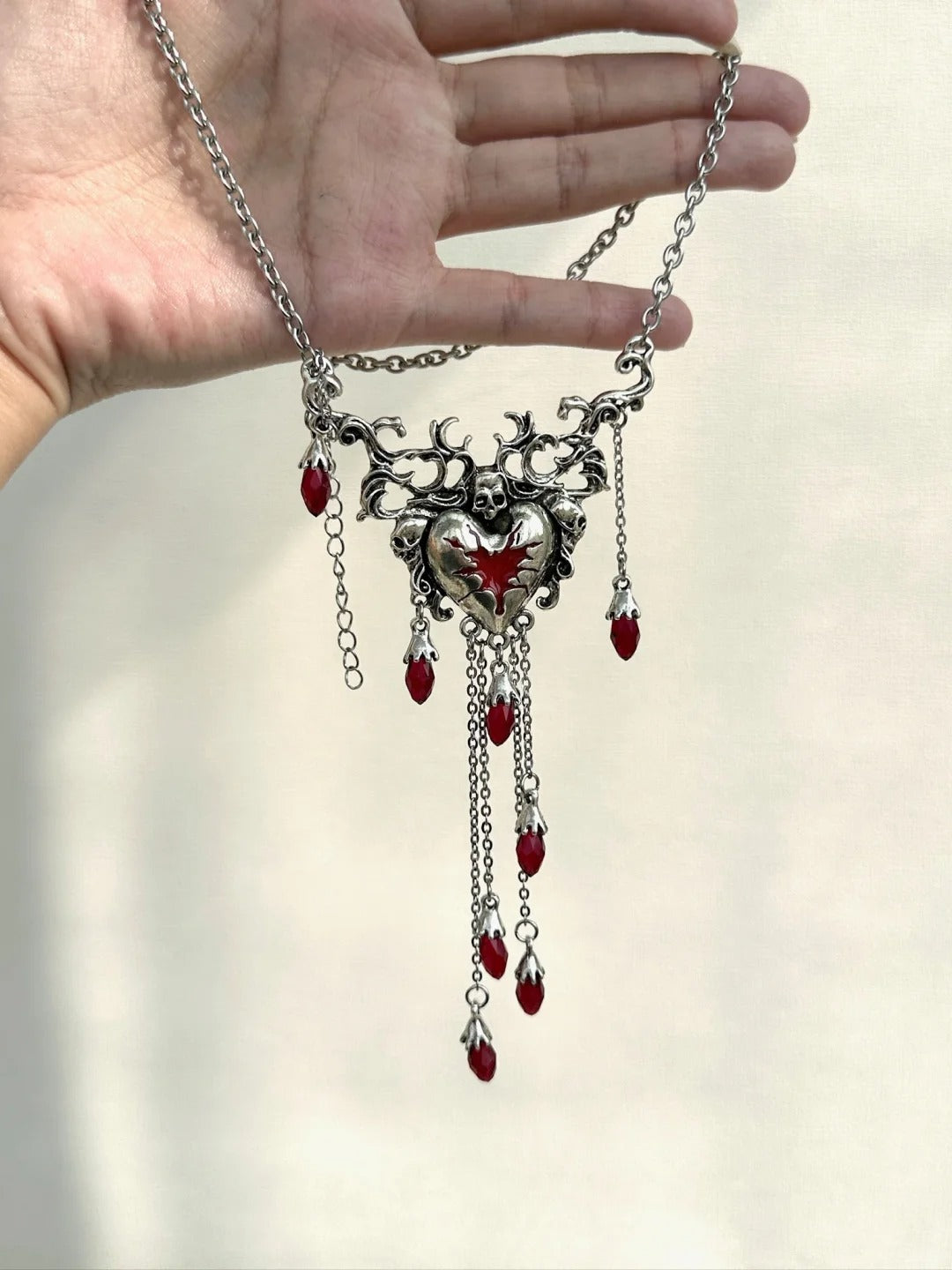 Die Hölle, das sind die anderen. Halskette