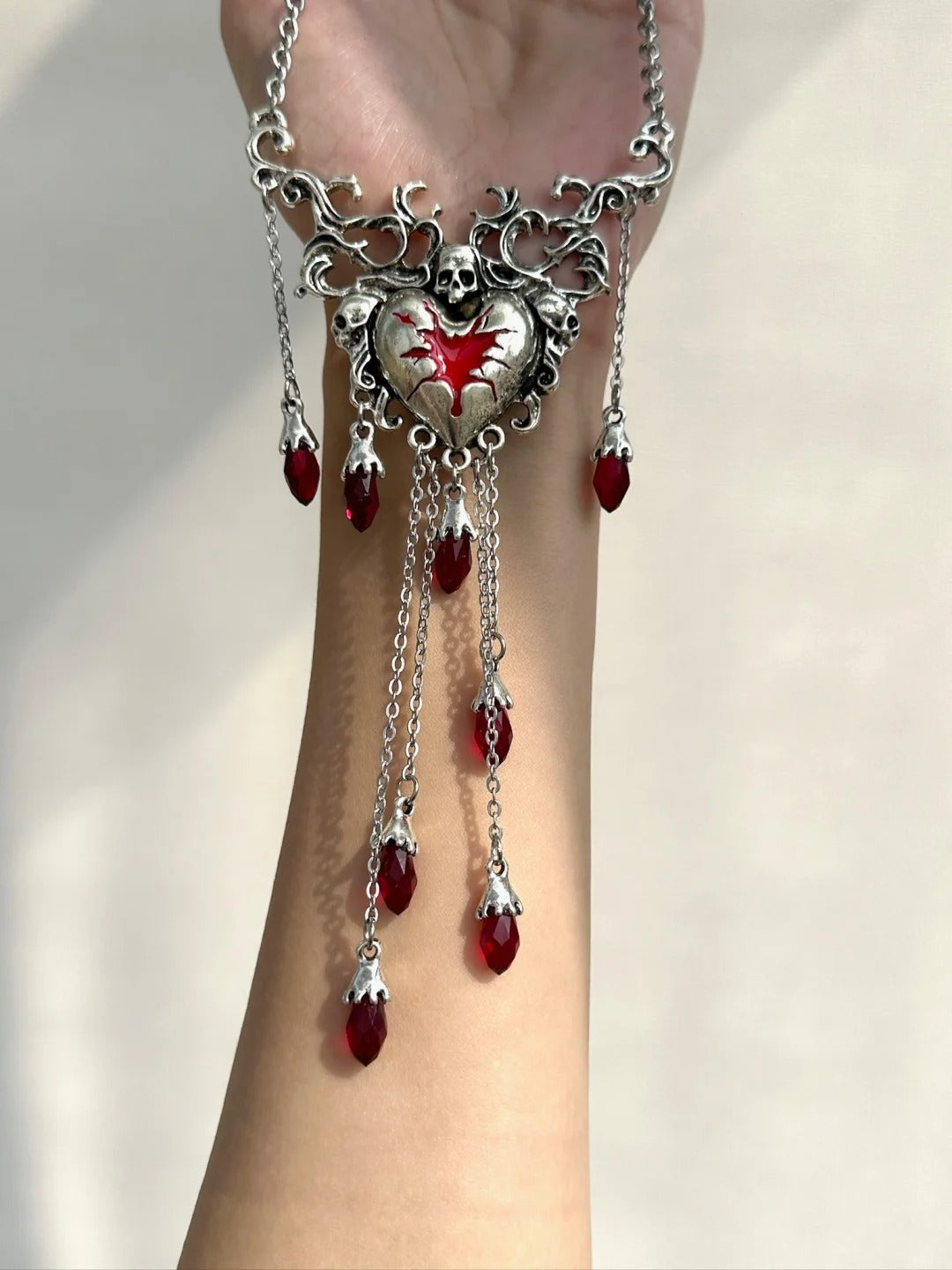 Die Hölle, das sind die anderen. Halskette