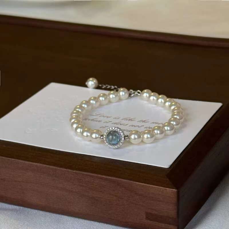 Wunderschönes Damen Perlenarmband mit blauem Strass