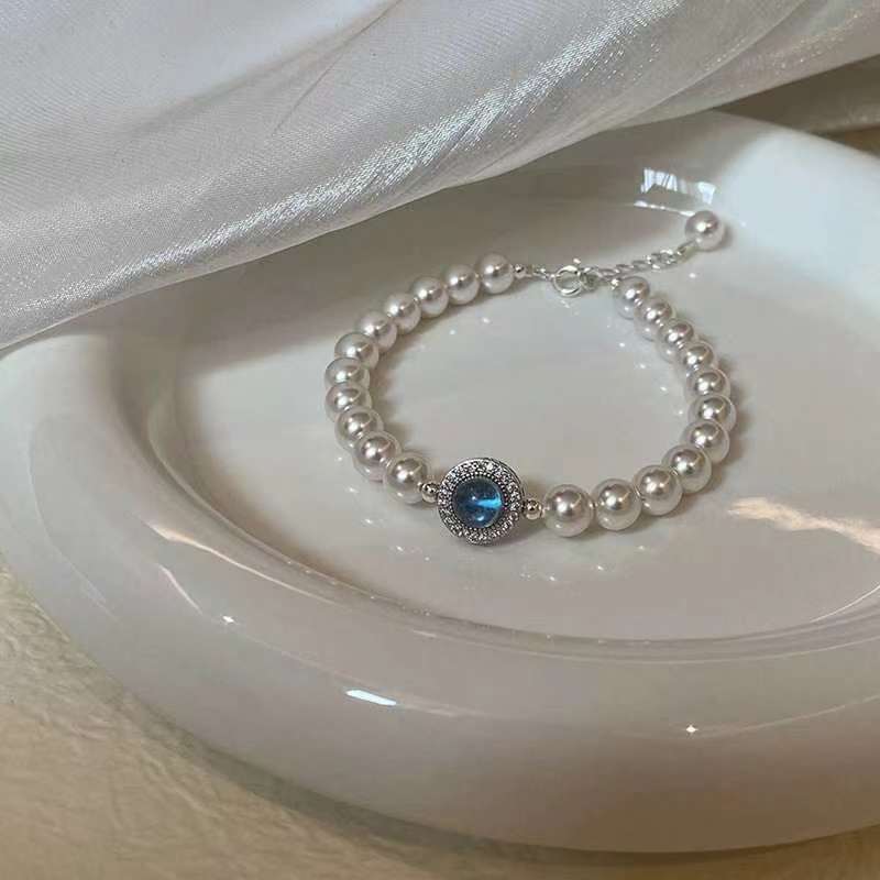 Wunderschönes Damen Perlenarmband mit blauem Strass