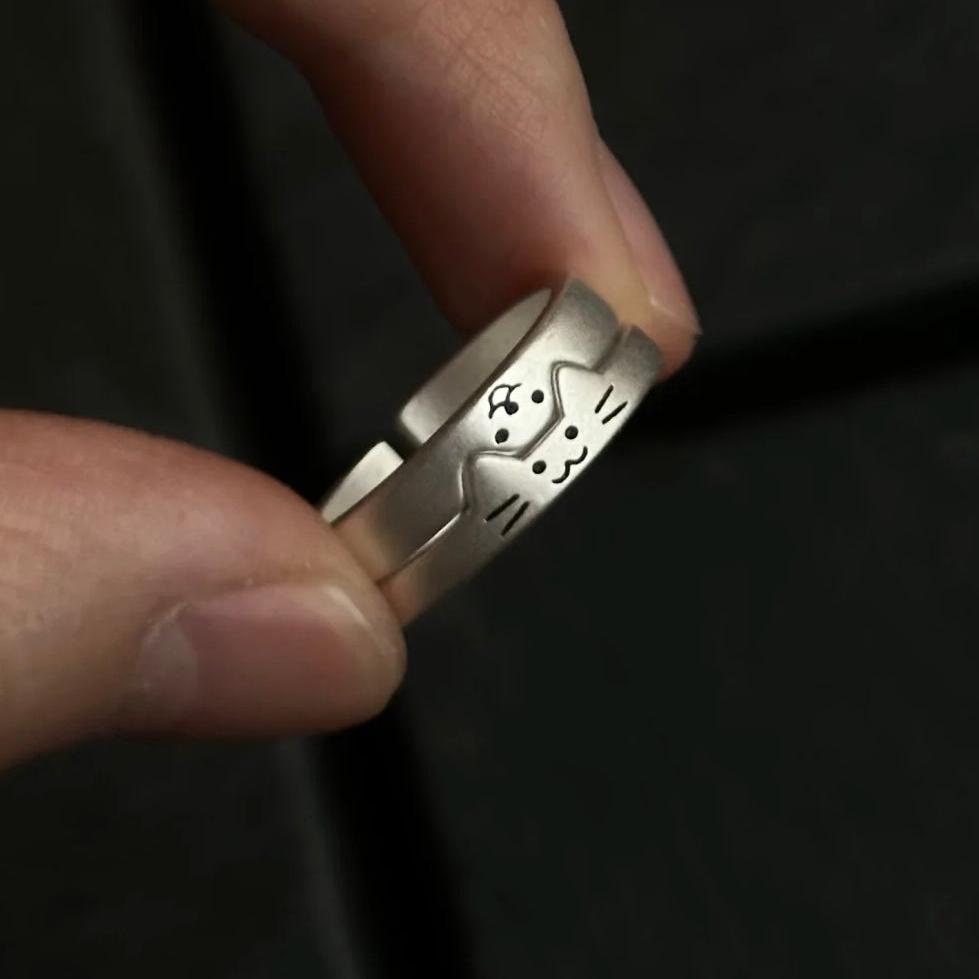 Süße offene Ringe aus Silber mit Katze und Hund