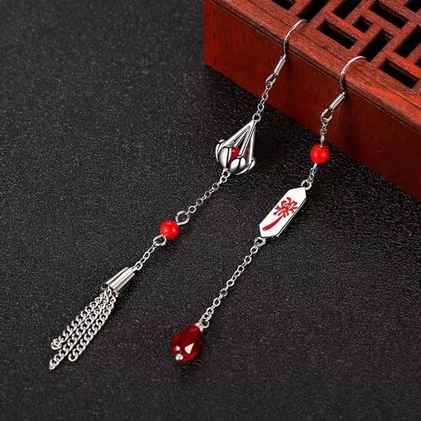 Asymmetric Red Spider Lily Hook Earrings for Blade