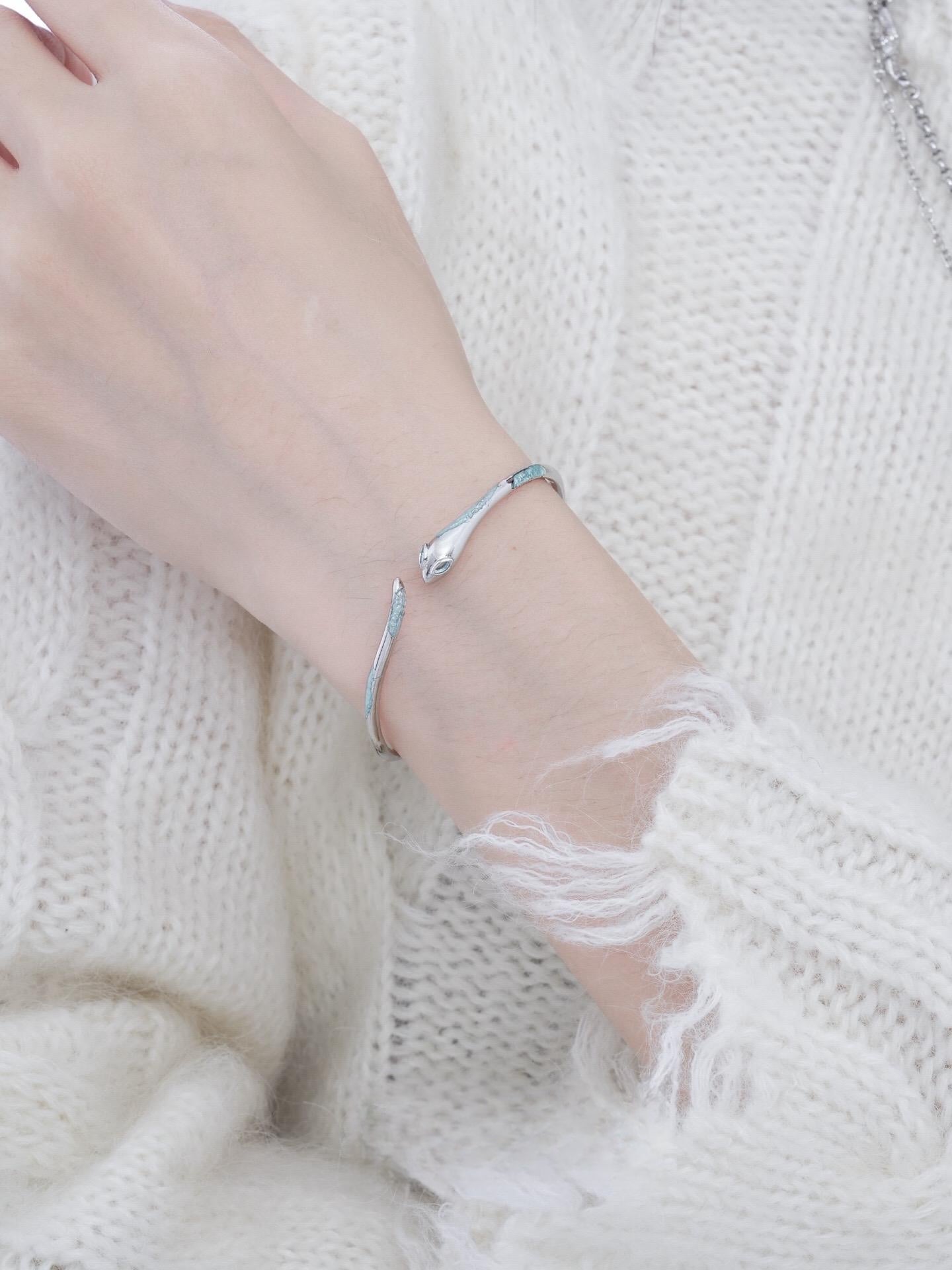 S925 Silber Schlichtes Designer Armband mit blauer Schlange