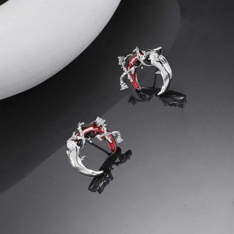 Ohrstecker im Gothic-Stil mit rotem Mond und leuchtendem Stern