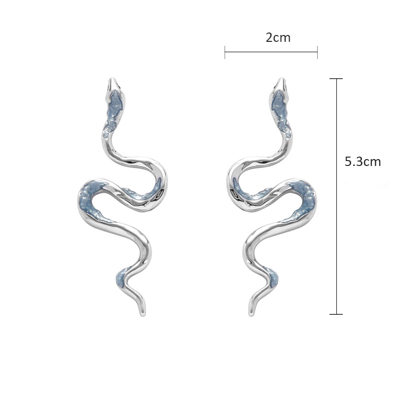 Schicke Ohrstecker mit Schlangen-Motiv in Blau