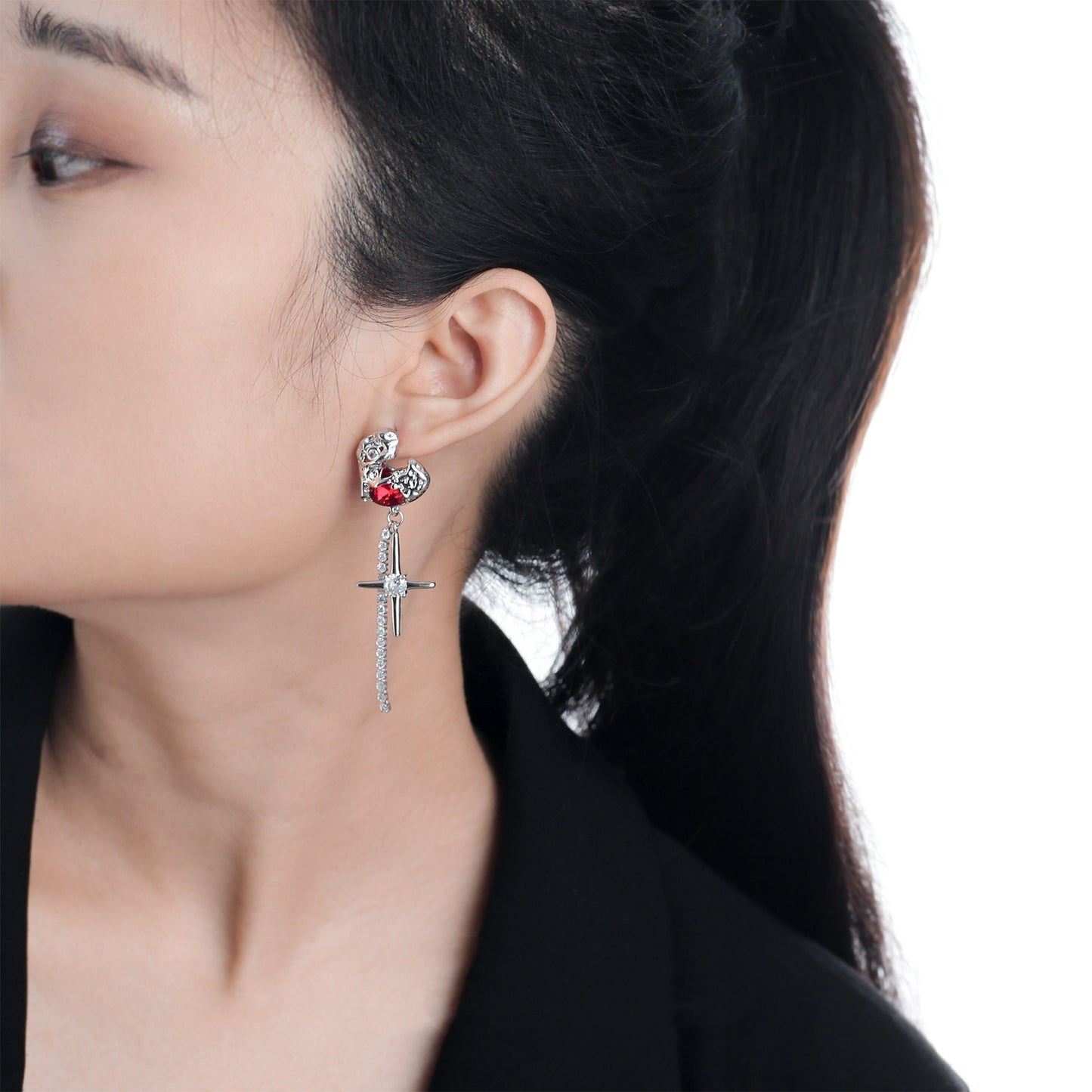 Schicke Ohrstecker für Mädchen mit rotem Herz und Stern