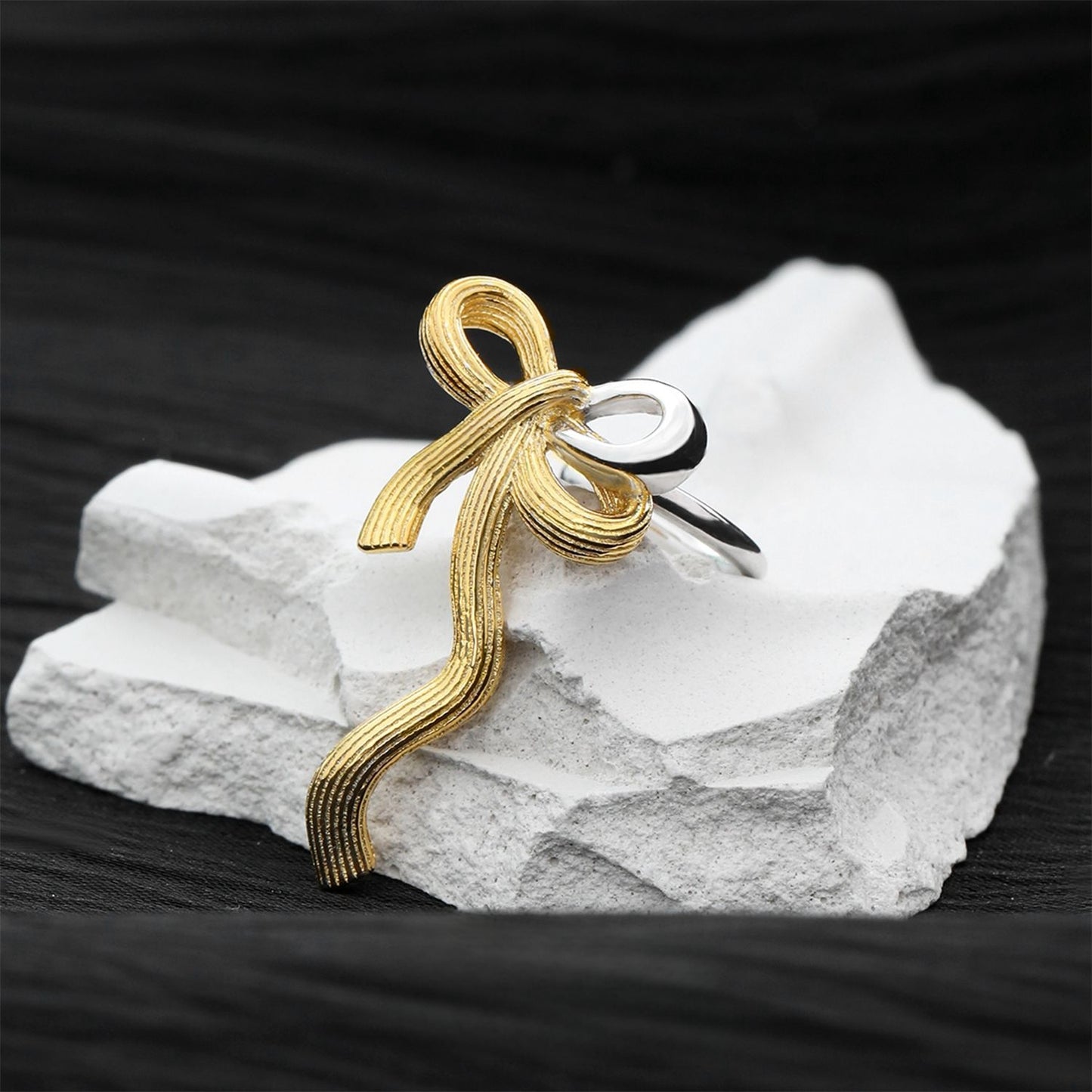 Süße Ohrmanschette mit Schleife aus S925 Silbergold (einzeln)