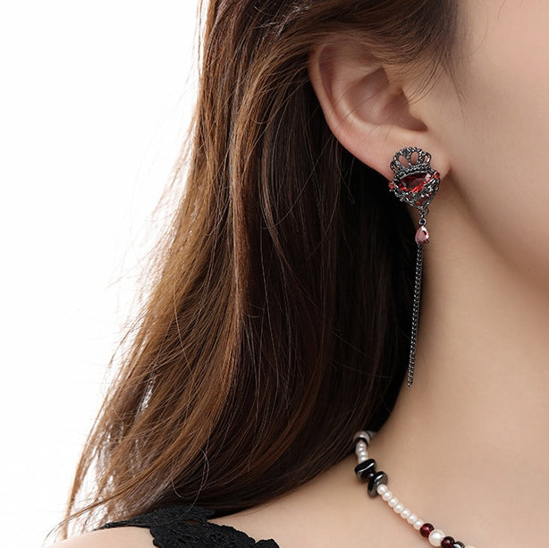 Gothic Girl Schwarze Krone Herz Asymmetrische Ohrringe