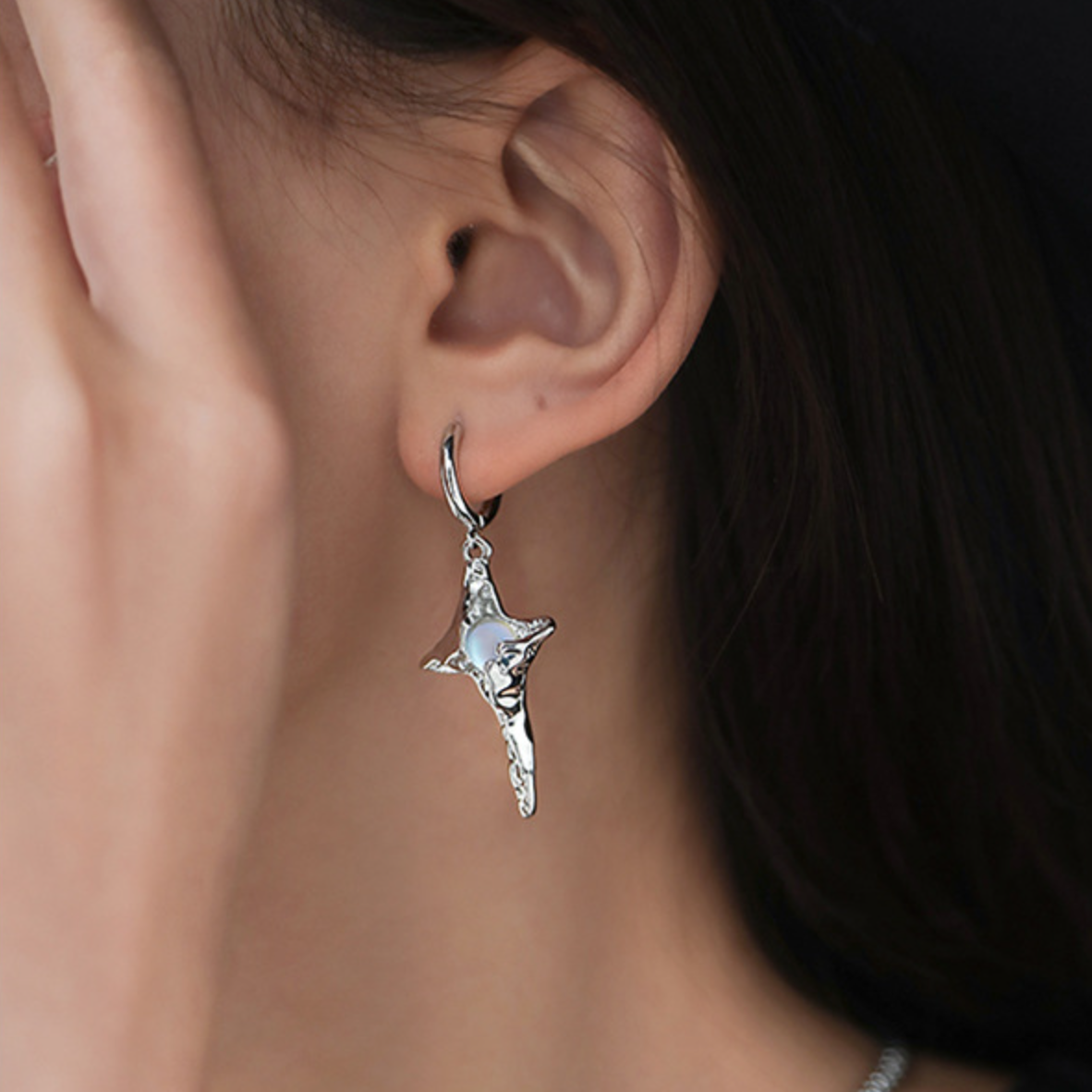 Ausgefallener kleiner silberner Ninja-Stern-Mondstein-Creolen