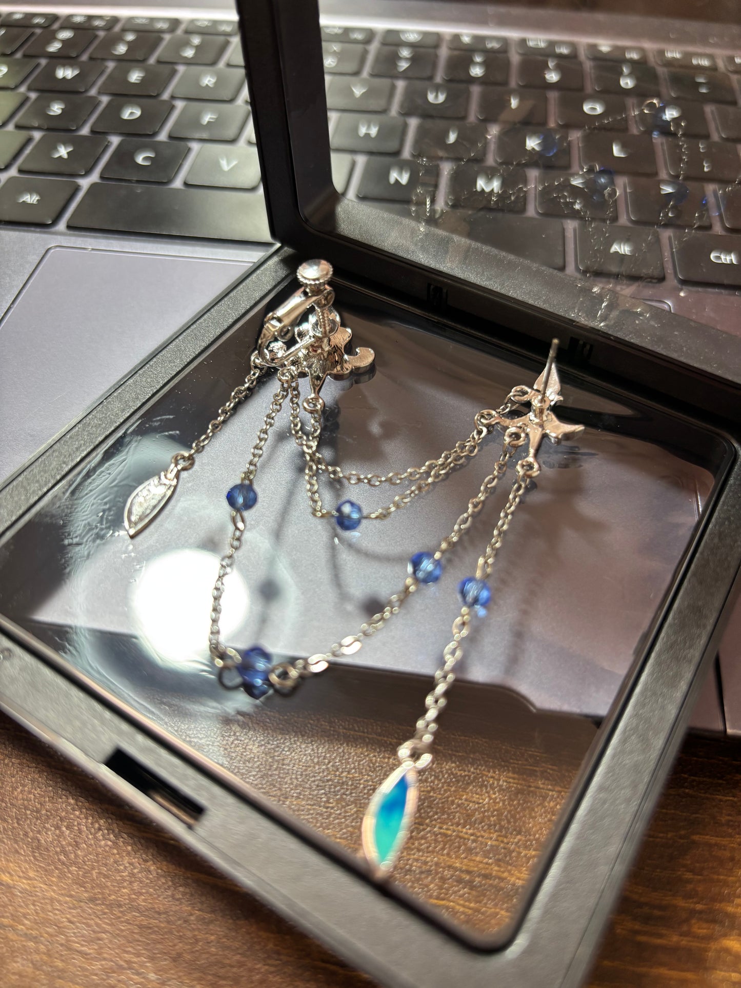 Neuvillette Genshin Impact Designer Blaue asymmetrische Ohrringe