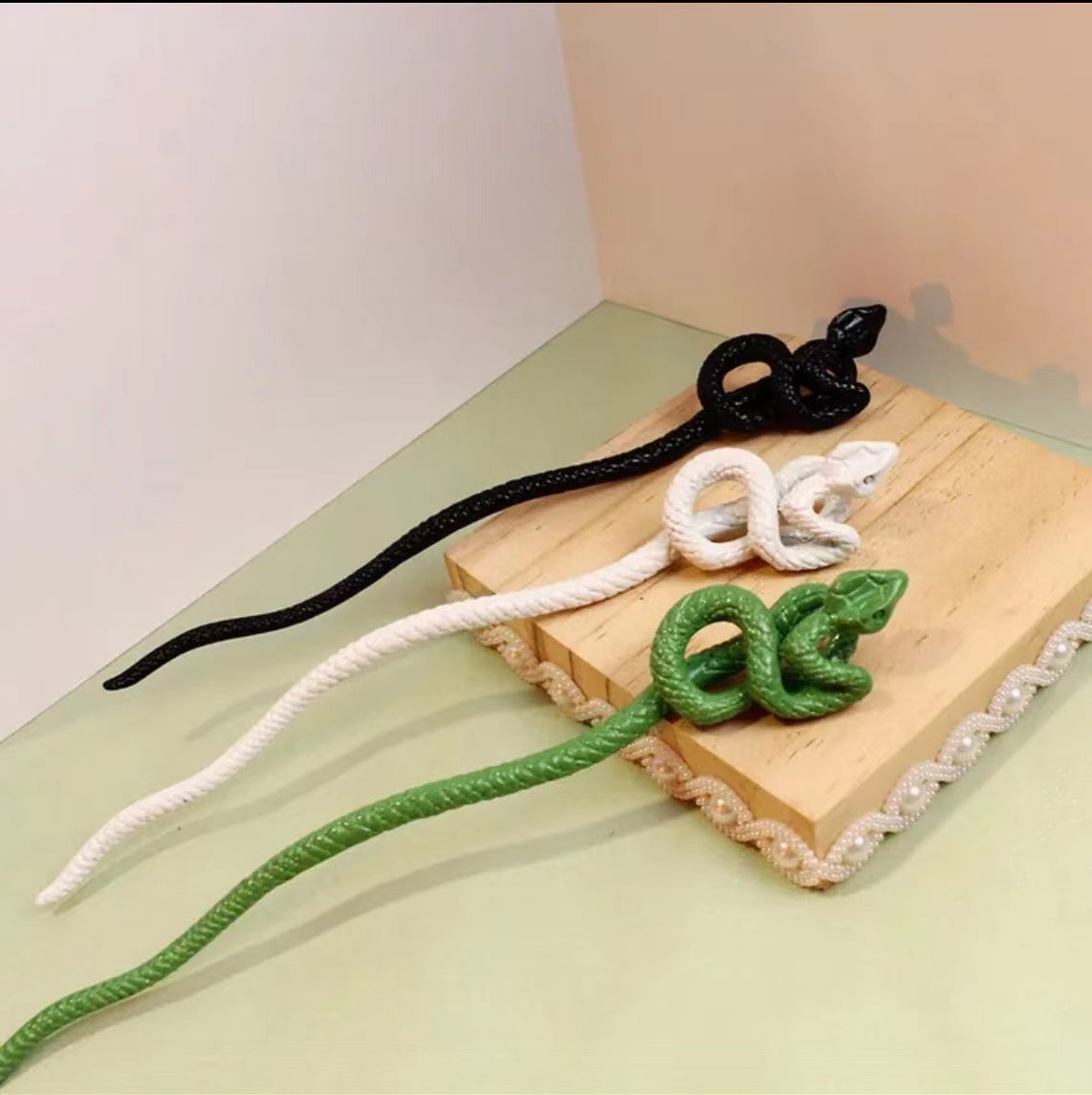 Schicke Bai Zhu Schlangenhaarnadel