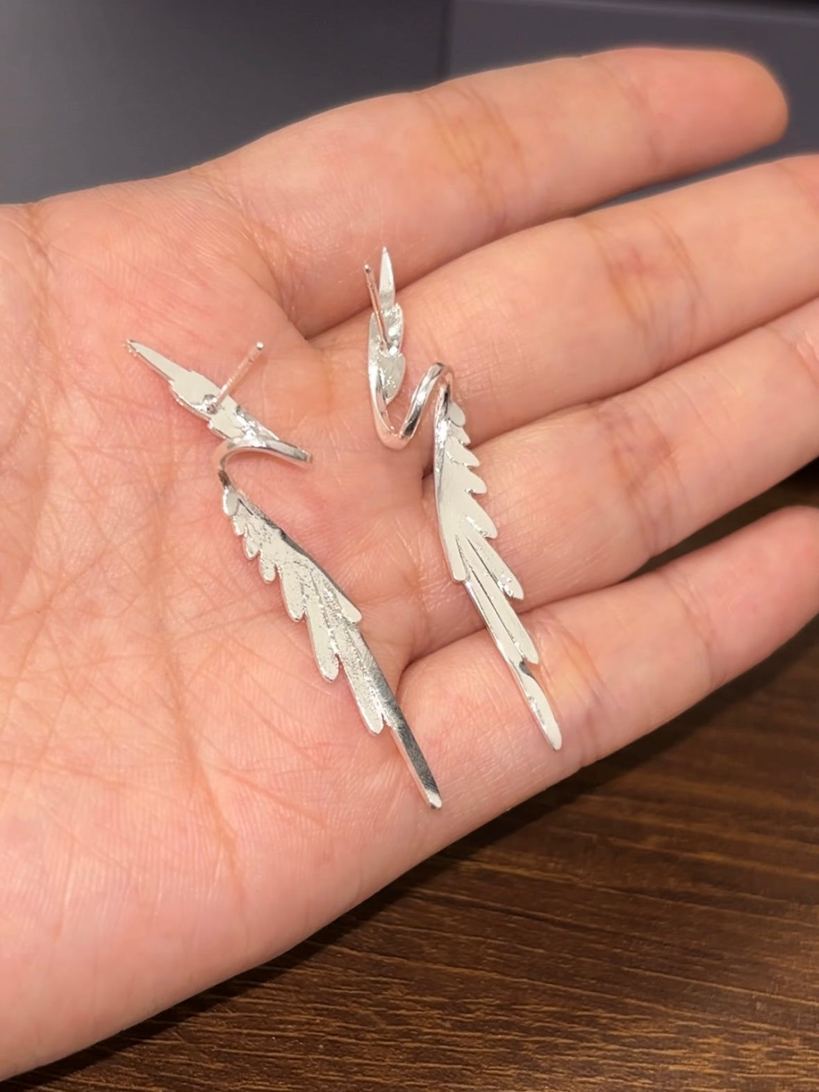 Designer-Ohrstecker mit Engelsflügeln