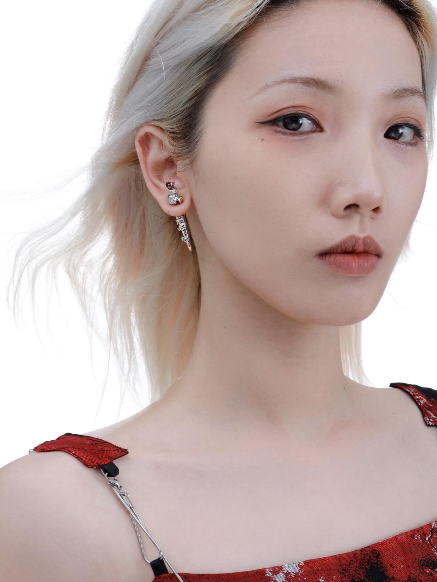 Ohrstecker mit Rosenschwert für Mädchen im Punk-Stil