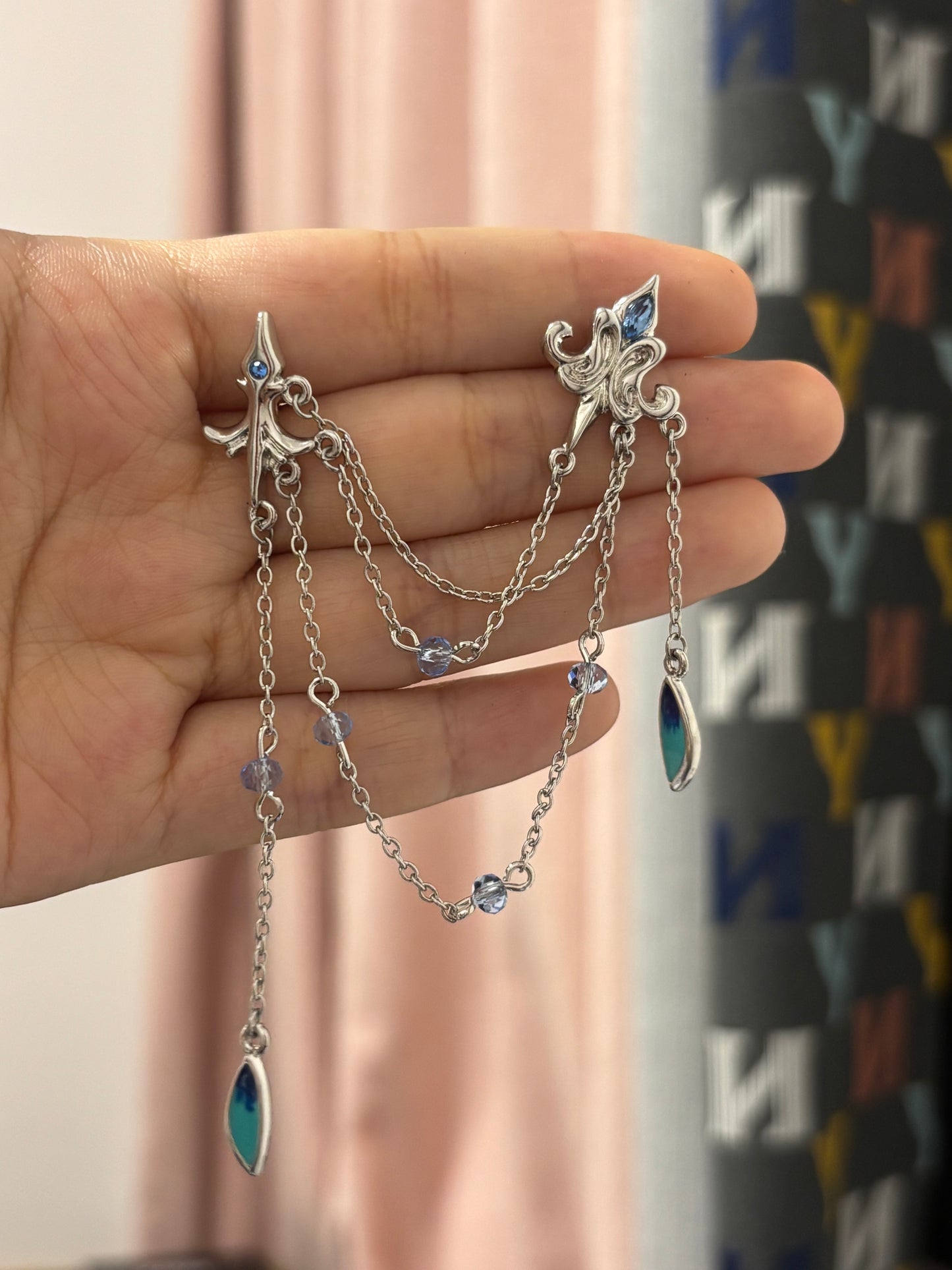 Neuvillette Genshin Impact Designer Blaue asymmetrische Ohrringe