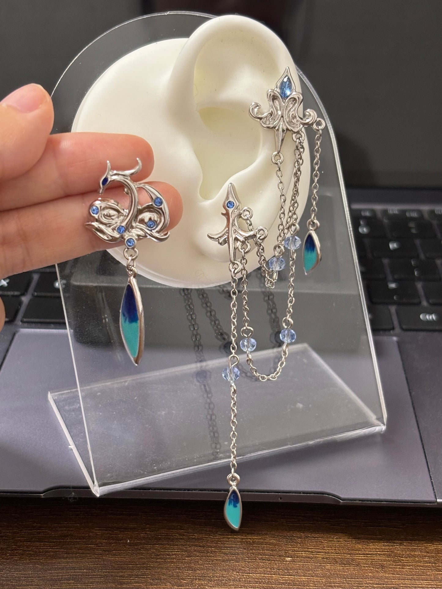 Neuvillette Genshin Impact Designer Blaue asymmetrische Ohrringe