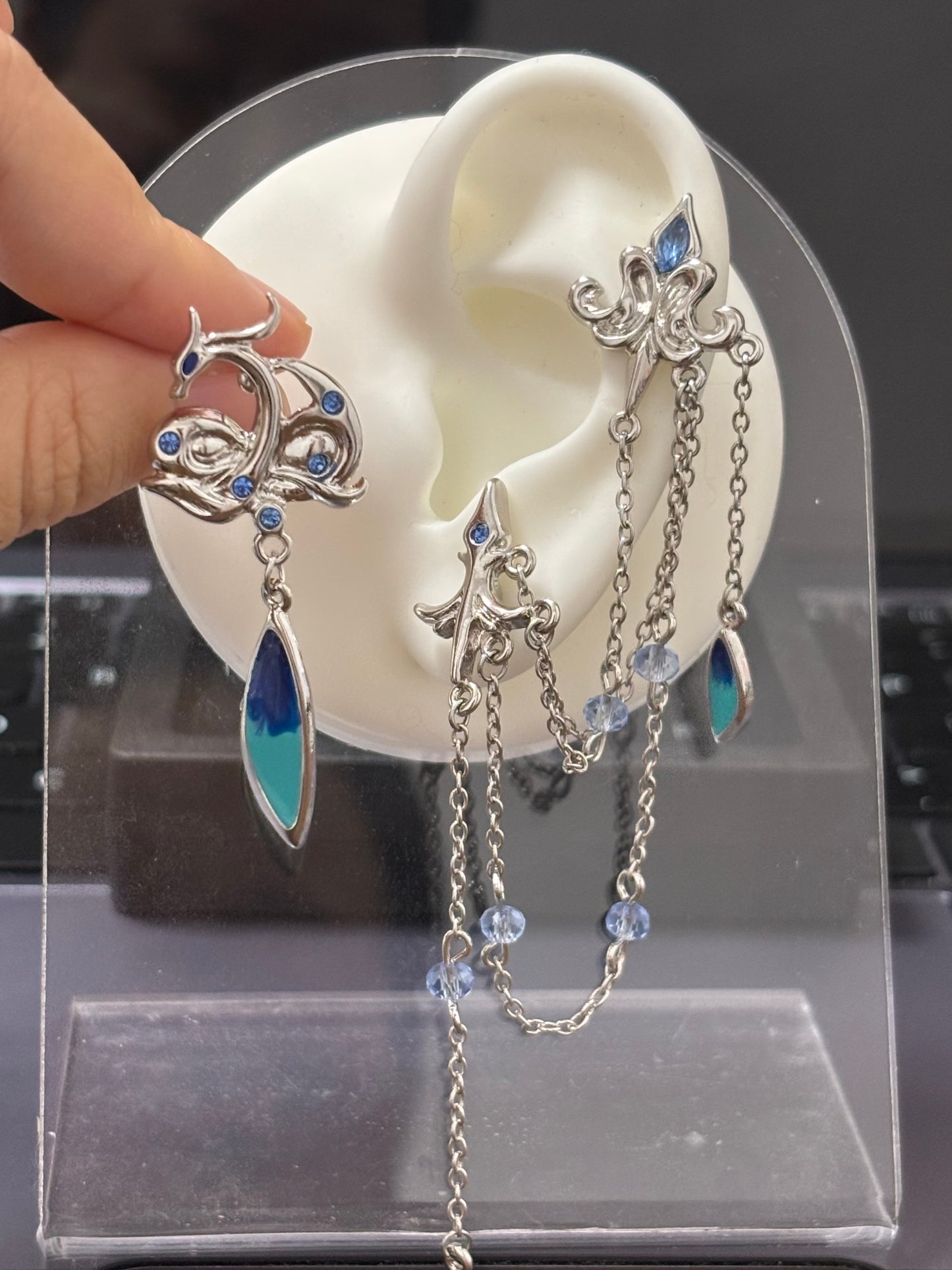 Neuvillette Genshin Impact Designer Blaue asymmetrische Ohrringe