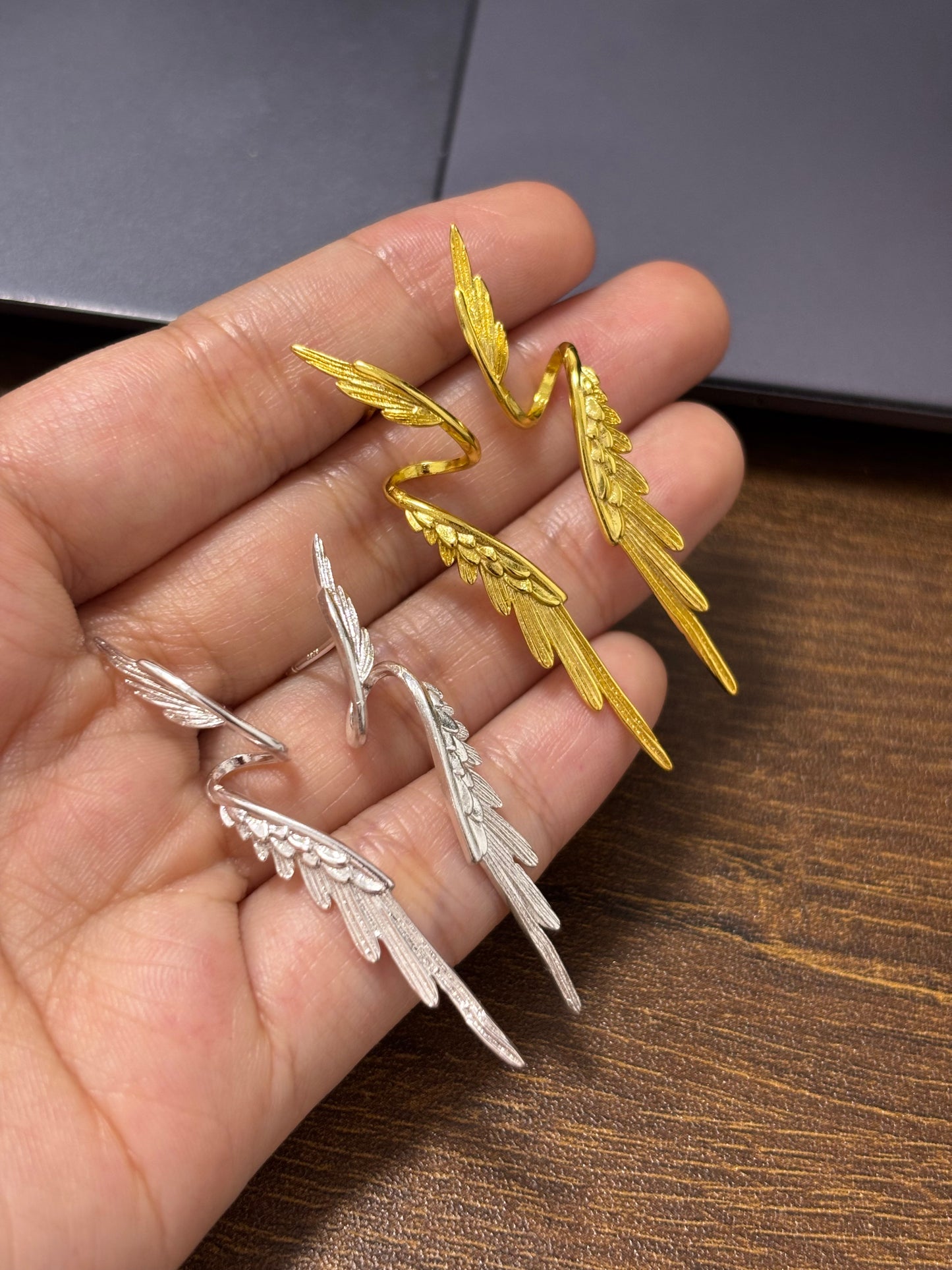 Designer-Ohrstecker mit Engelsflügeln