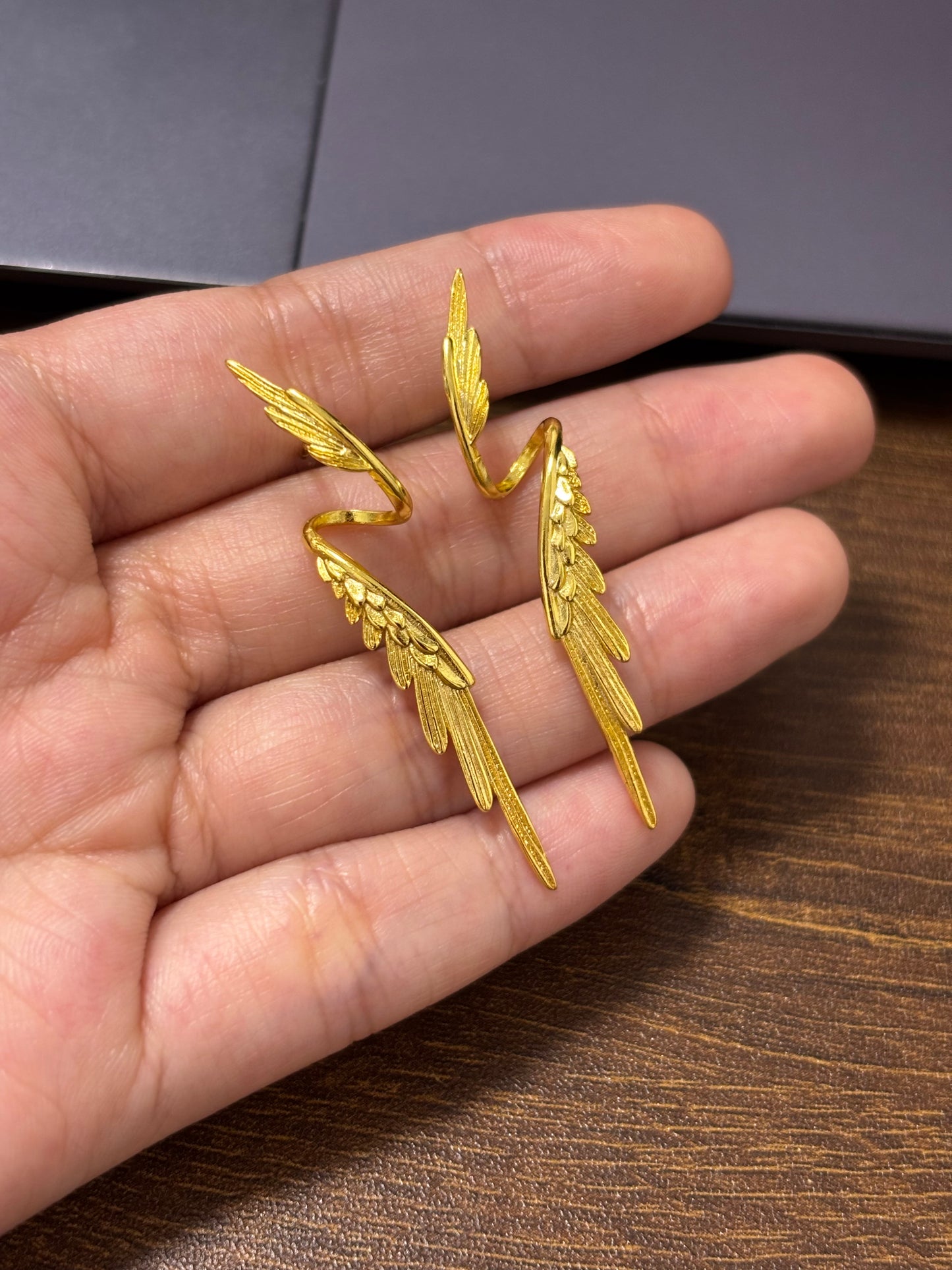 Designer-Ohrstecker mit Engelsflügeln