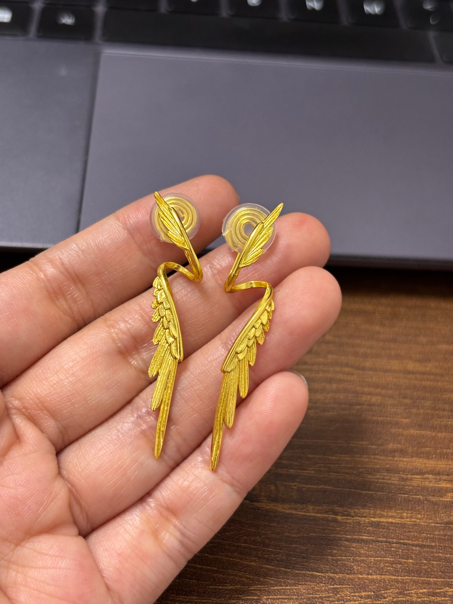 Designer-Ohrstecker mit Engelsflügeln