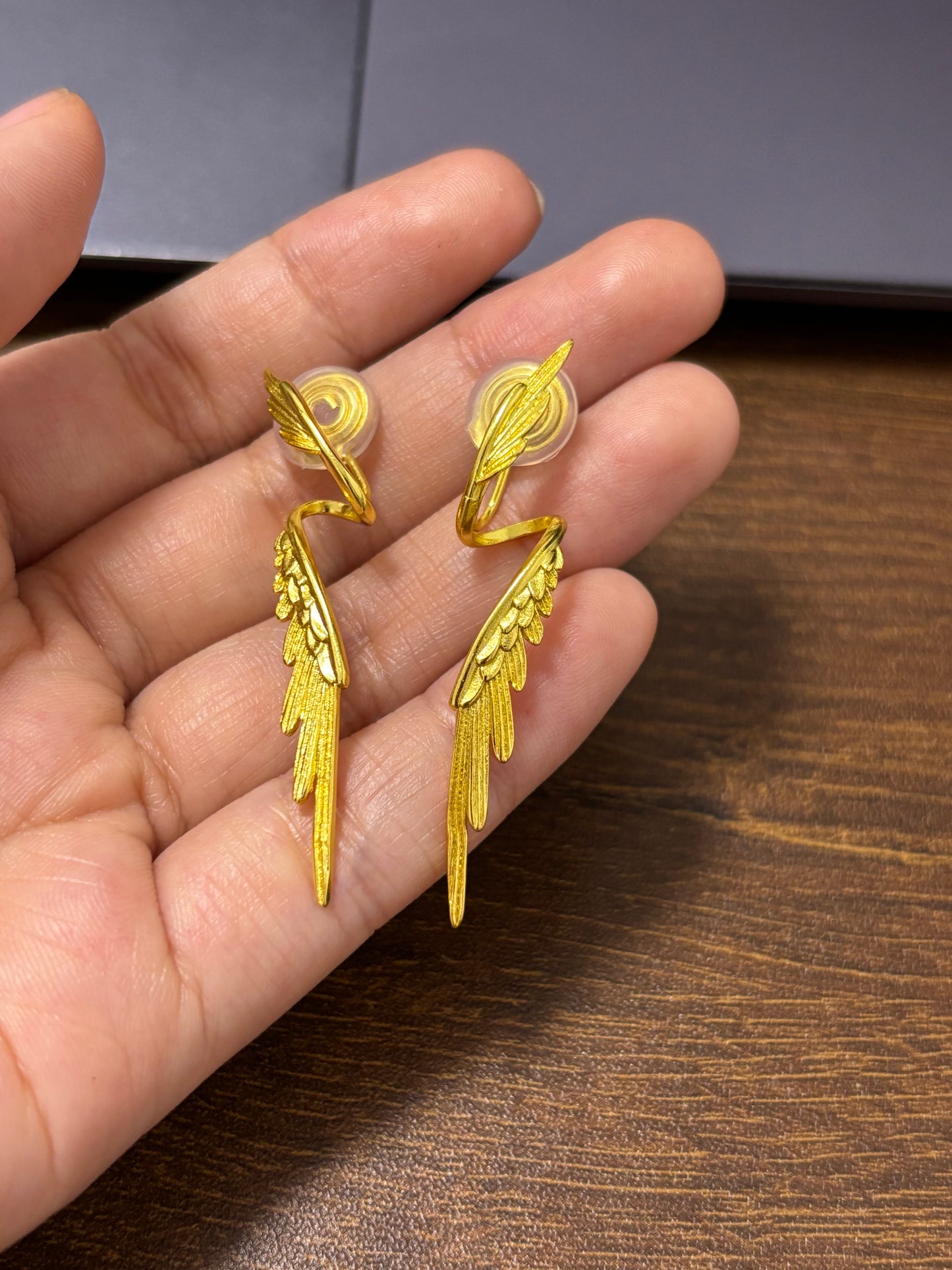 Designer-Ohrstecker mit Engelsflügeln