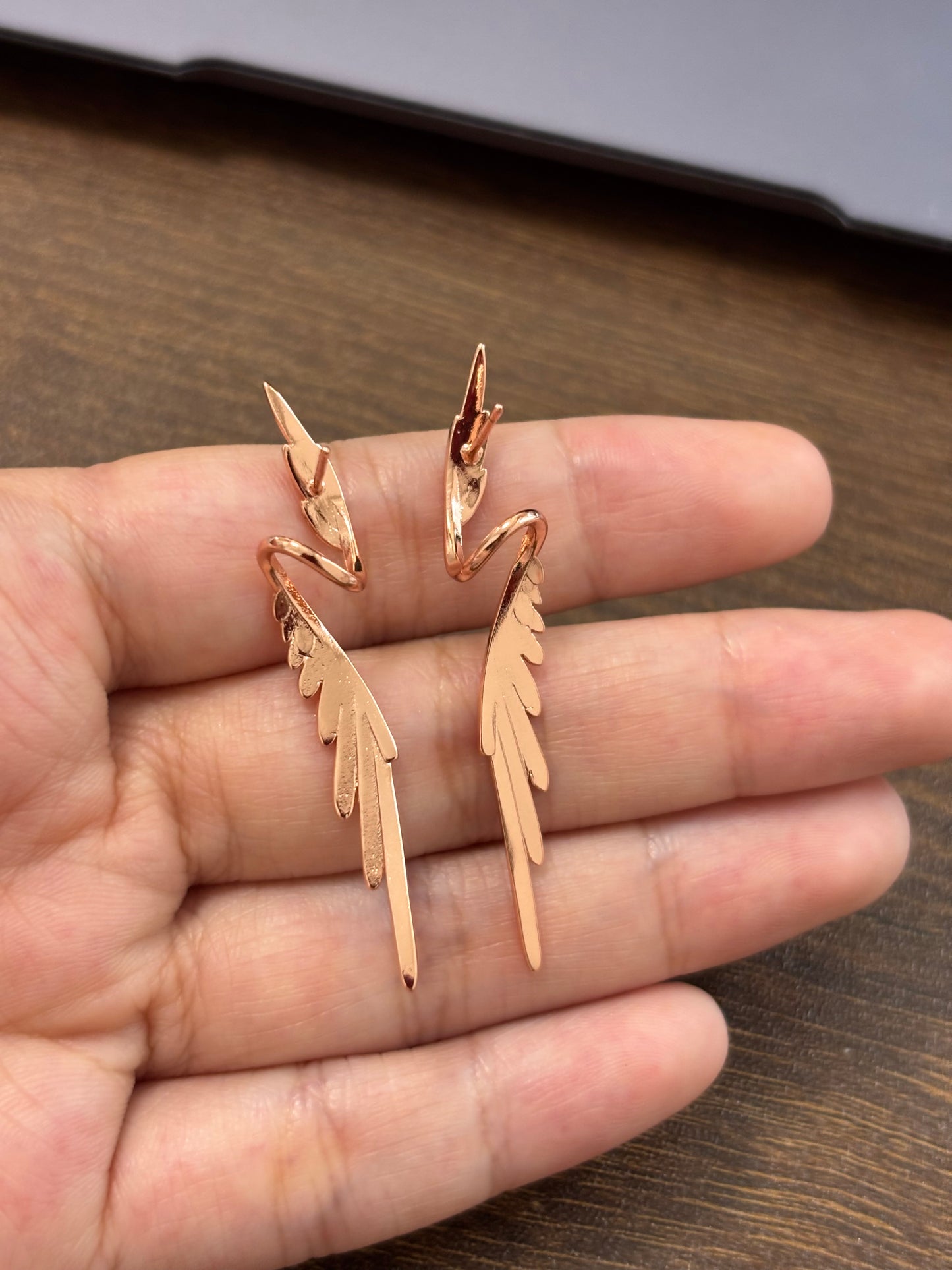 Designer-Ohrstecker mit Engelsflügeln