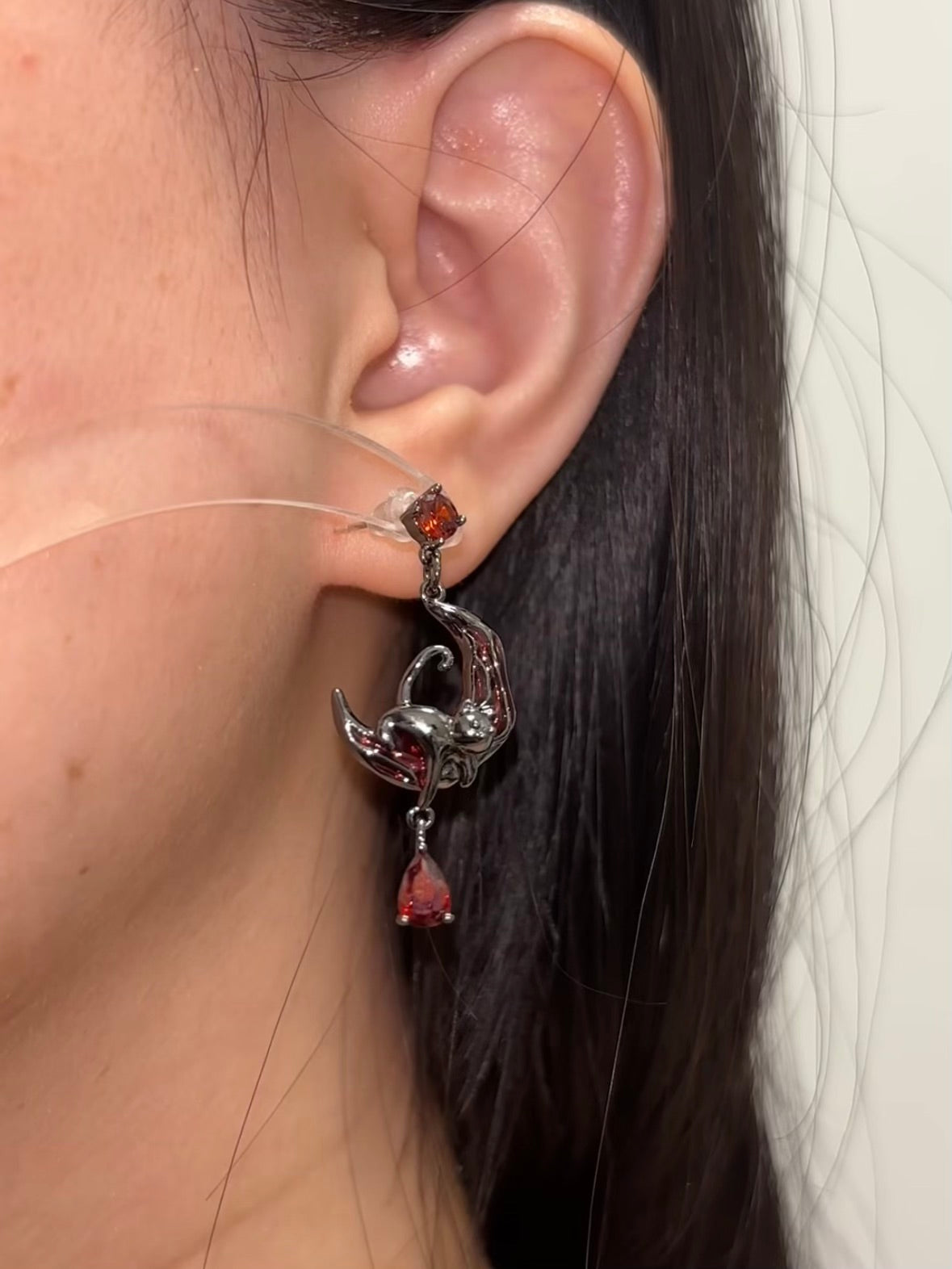 Boucles d'oreilles clous chat gothique Y2K et lune rouge