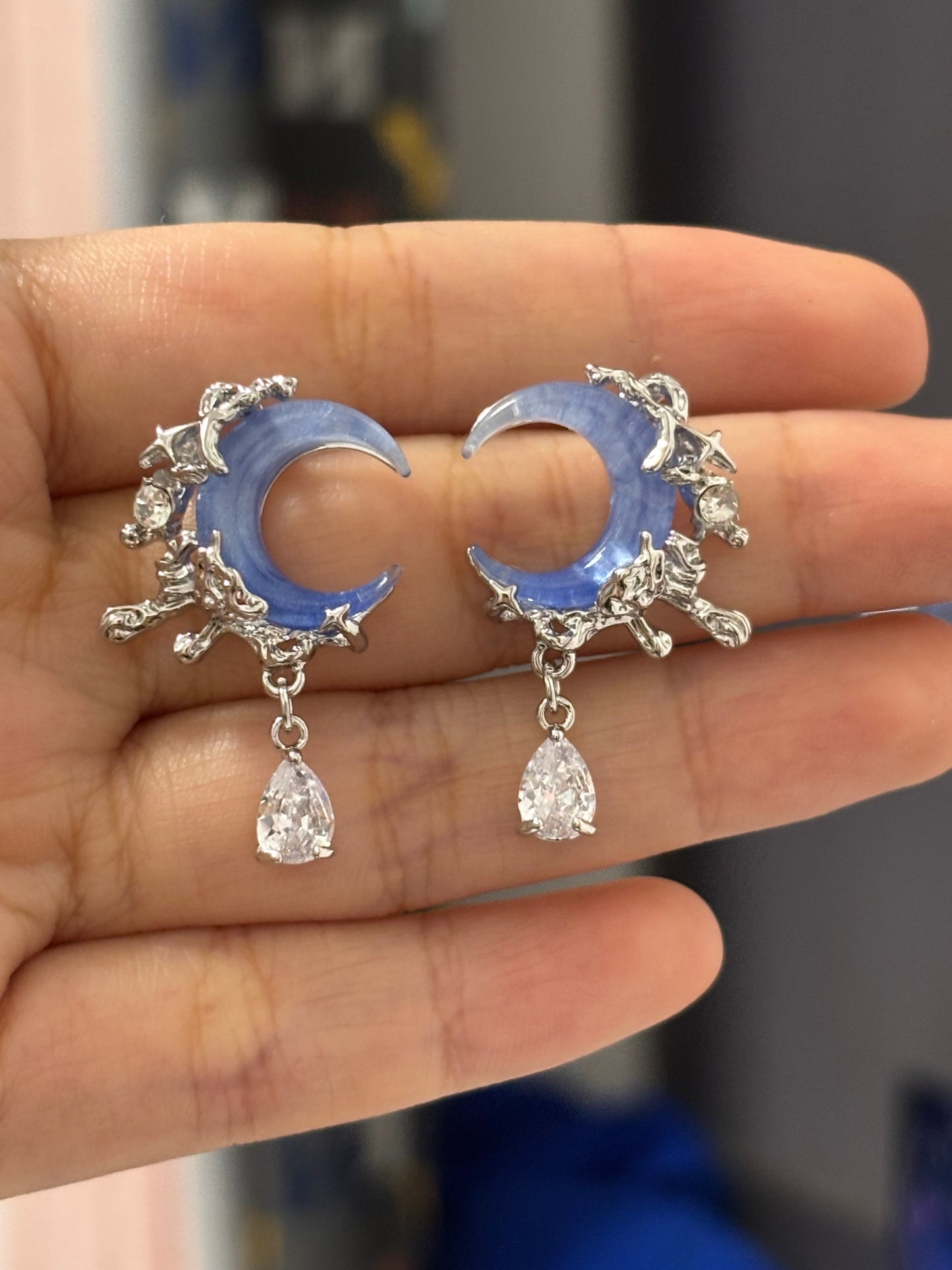Boucles d'oreilles clous en strass Blue Moon Y2K pour Columbina