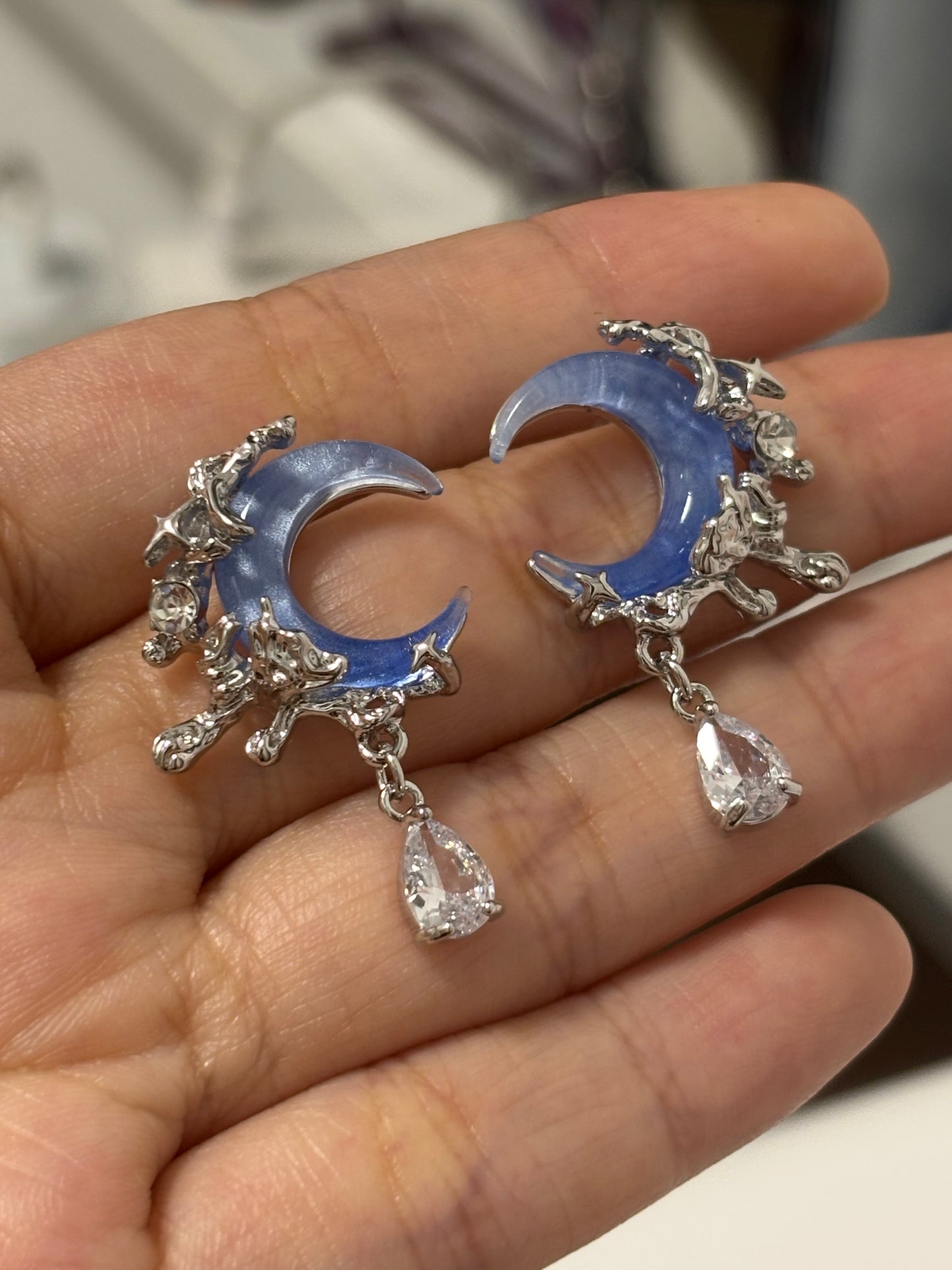Boucles d'oreilles clous en strass Blue Moon Y2K pour Columbina