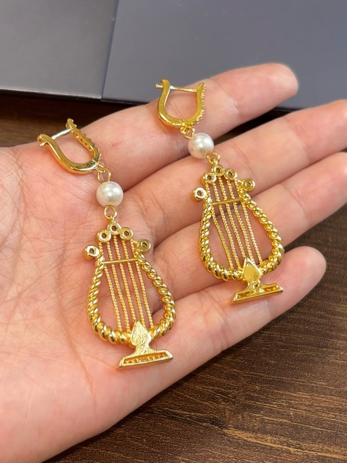 Vintage Gold Harp Earrings fro Venti