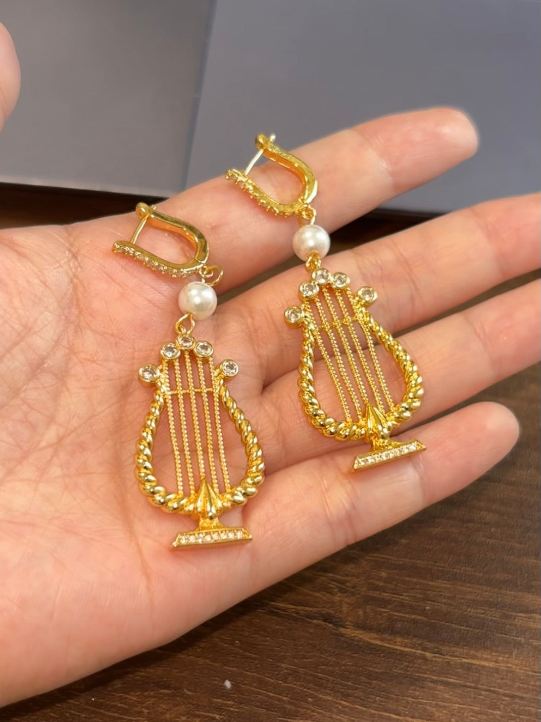 Vintage Gold Harp Earrings fro Venti